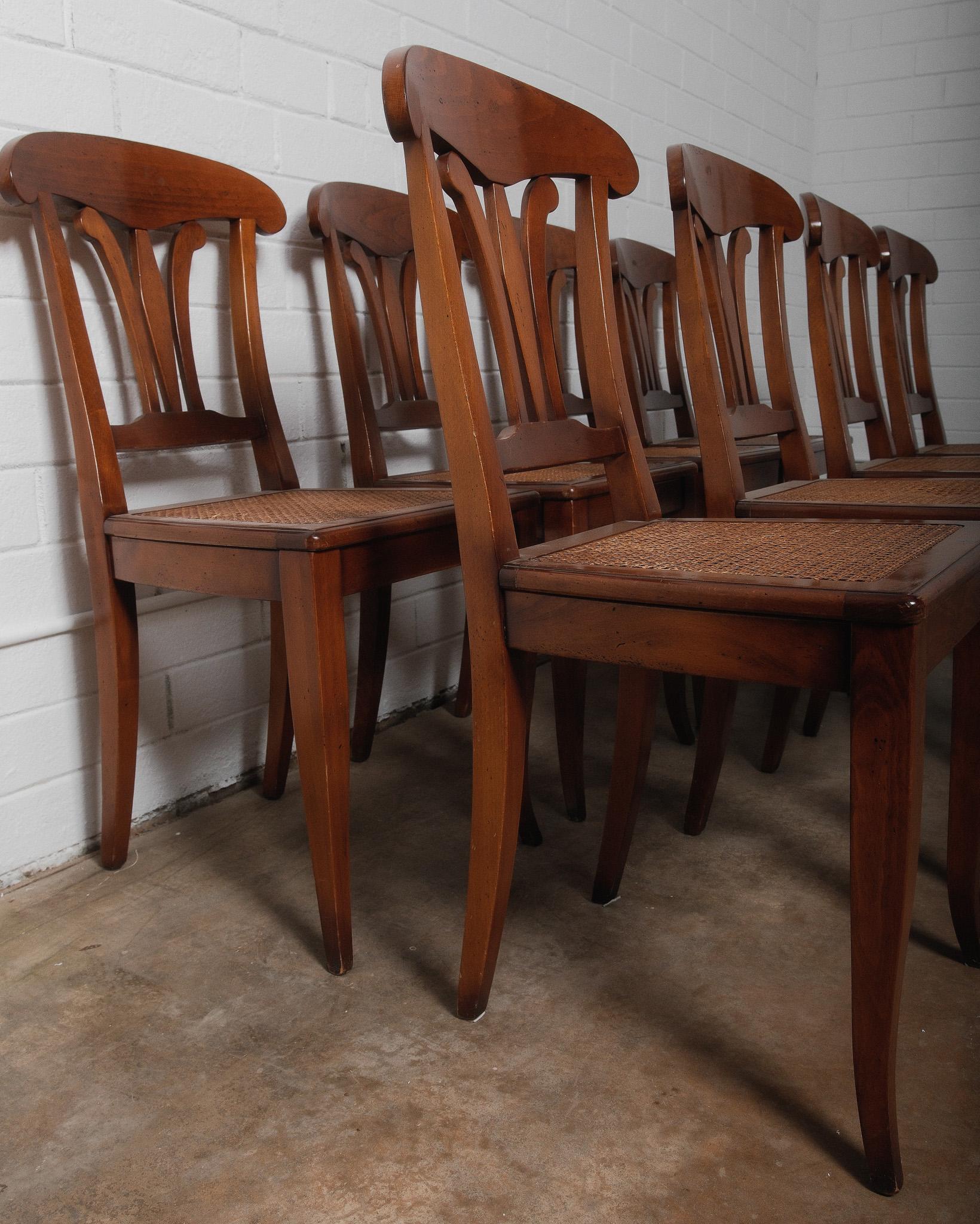 Chaises de salle à manger en bois Vintage Regency Revival / French Provincial Style Set of 8 Bon état - En vente à High Point, NC