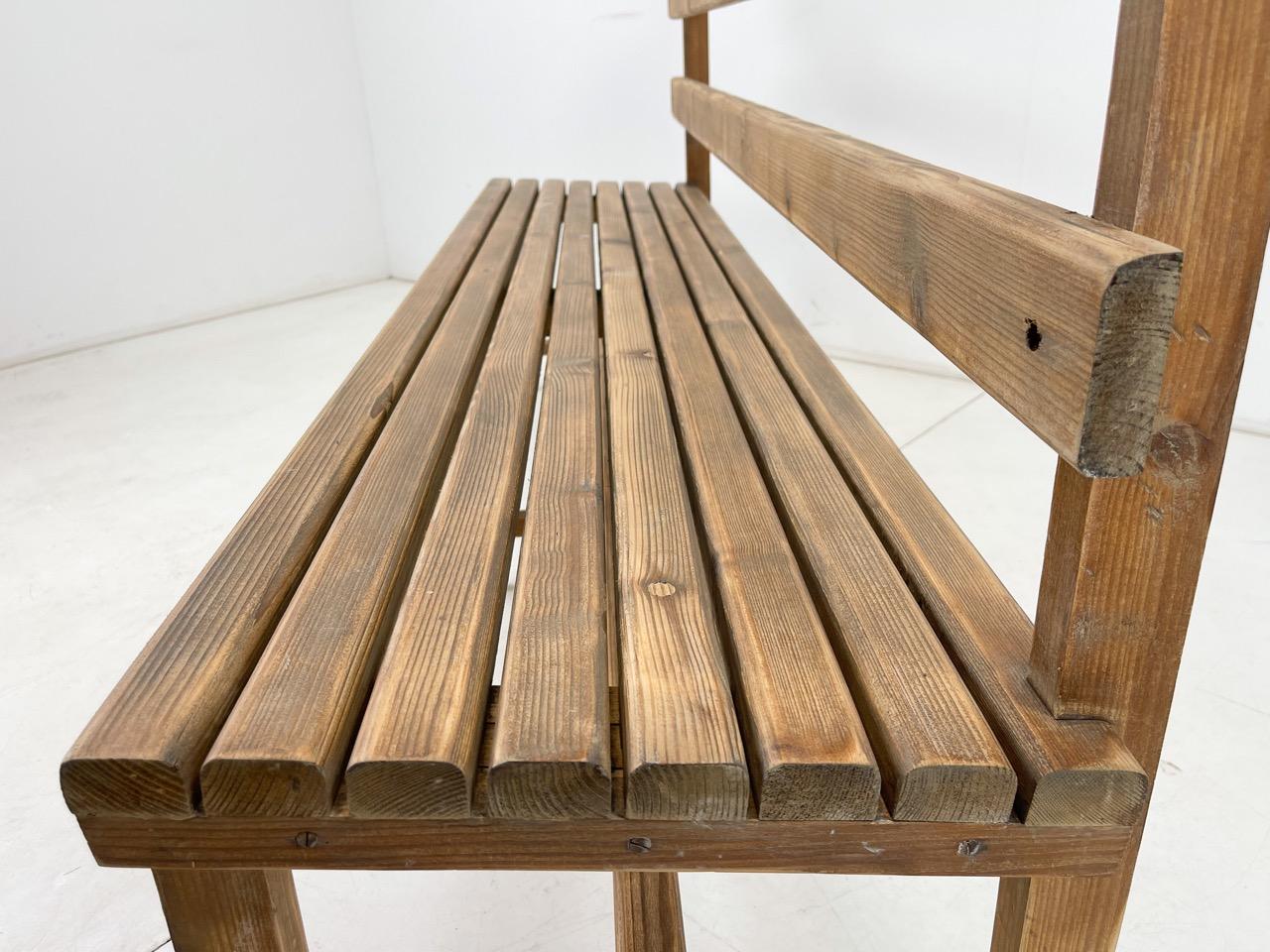 Set da pranzo in legno vintage composto da panca e 3 sedie in vendita 1