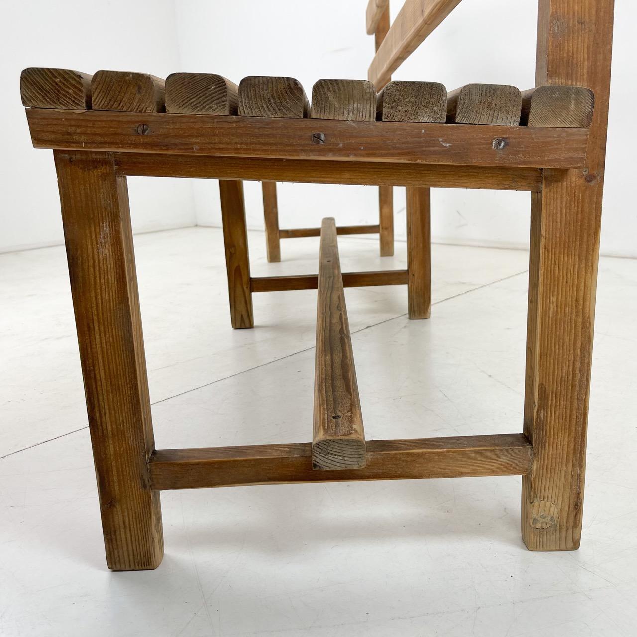 Set da pranzo in legno vintage composto da panca e 3 sedie in vendita 2