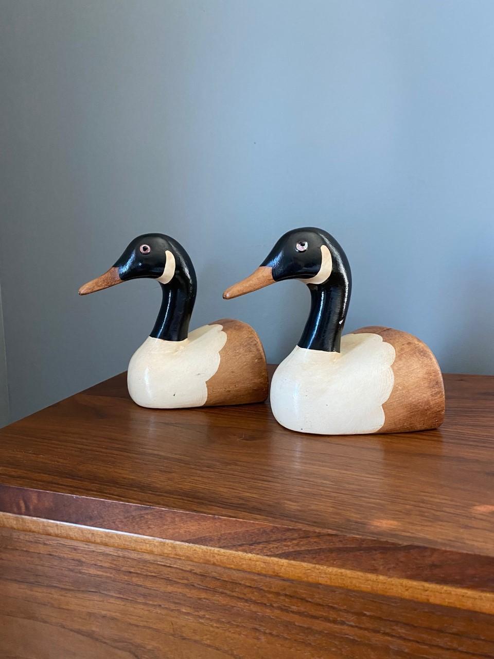 Vintage Wooden Duck Bookends by N.S. Gustin Co In Good Condition In San Diego, CA