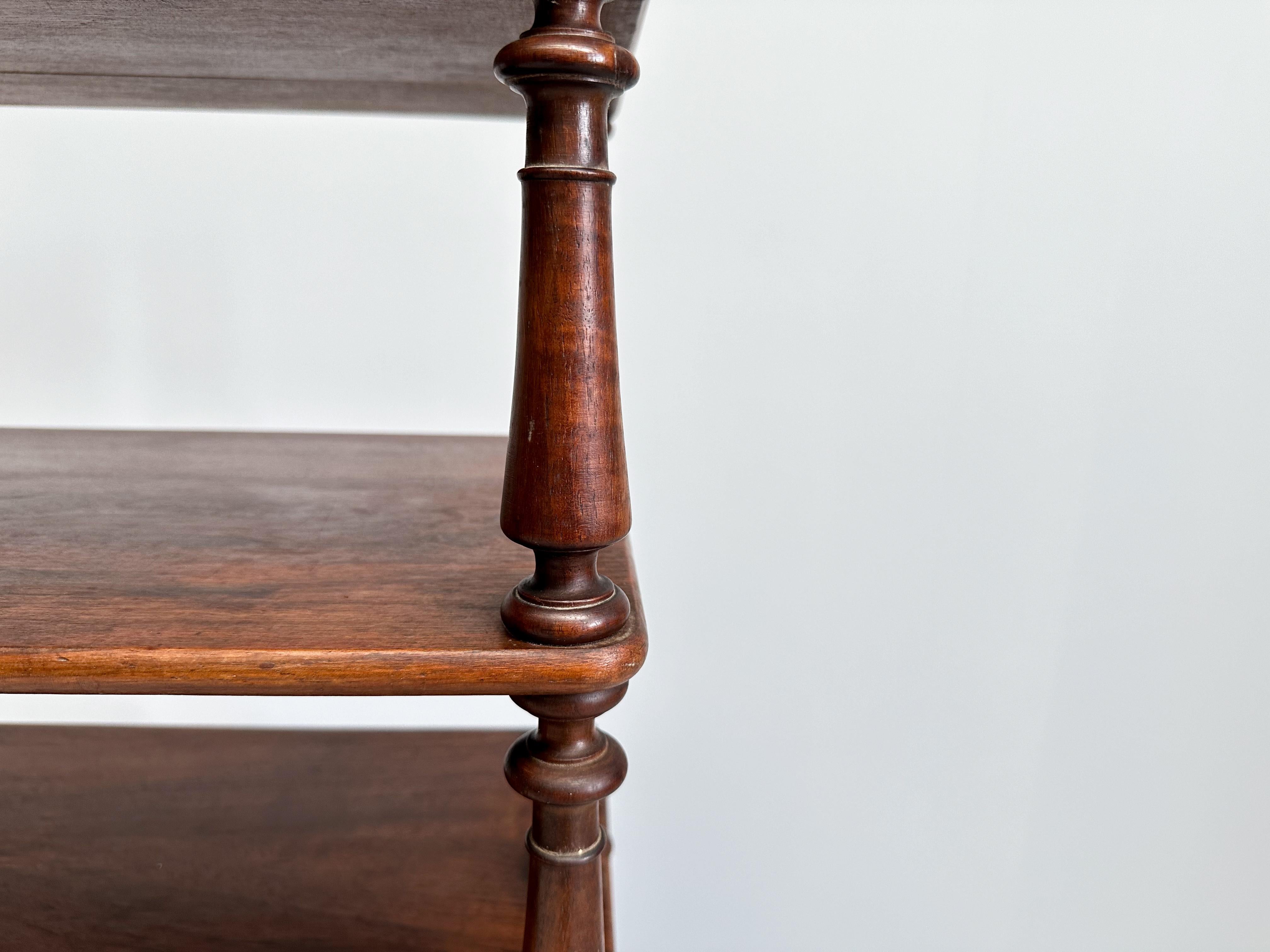 Estantería vintage de madera con ruedas, atril, etc. en venta 3