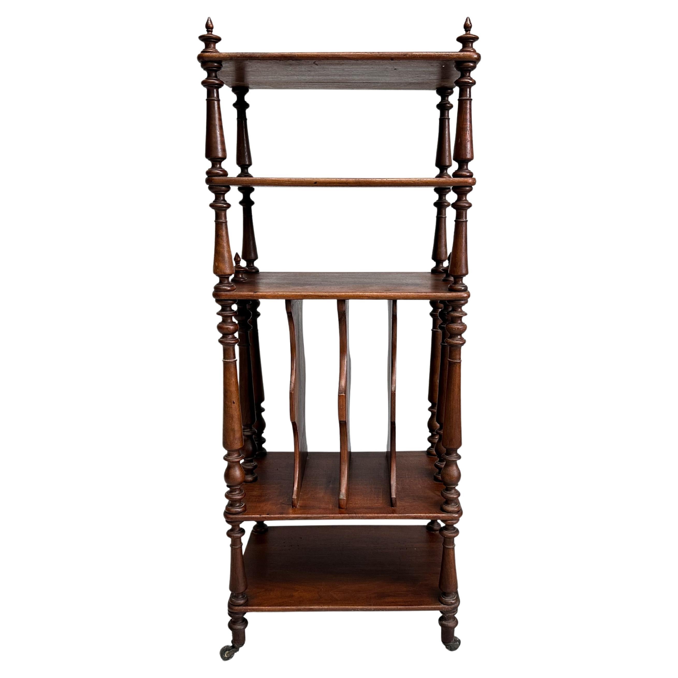 Estantería vintage de madera con ruedas, atril, etc. en venta