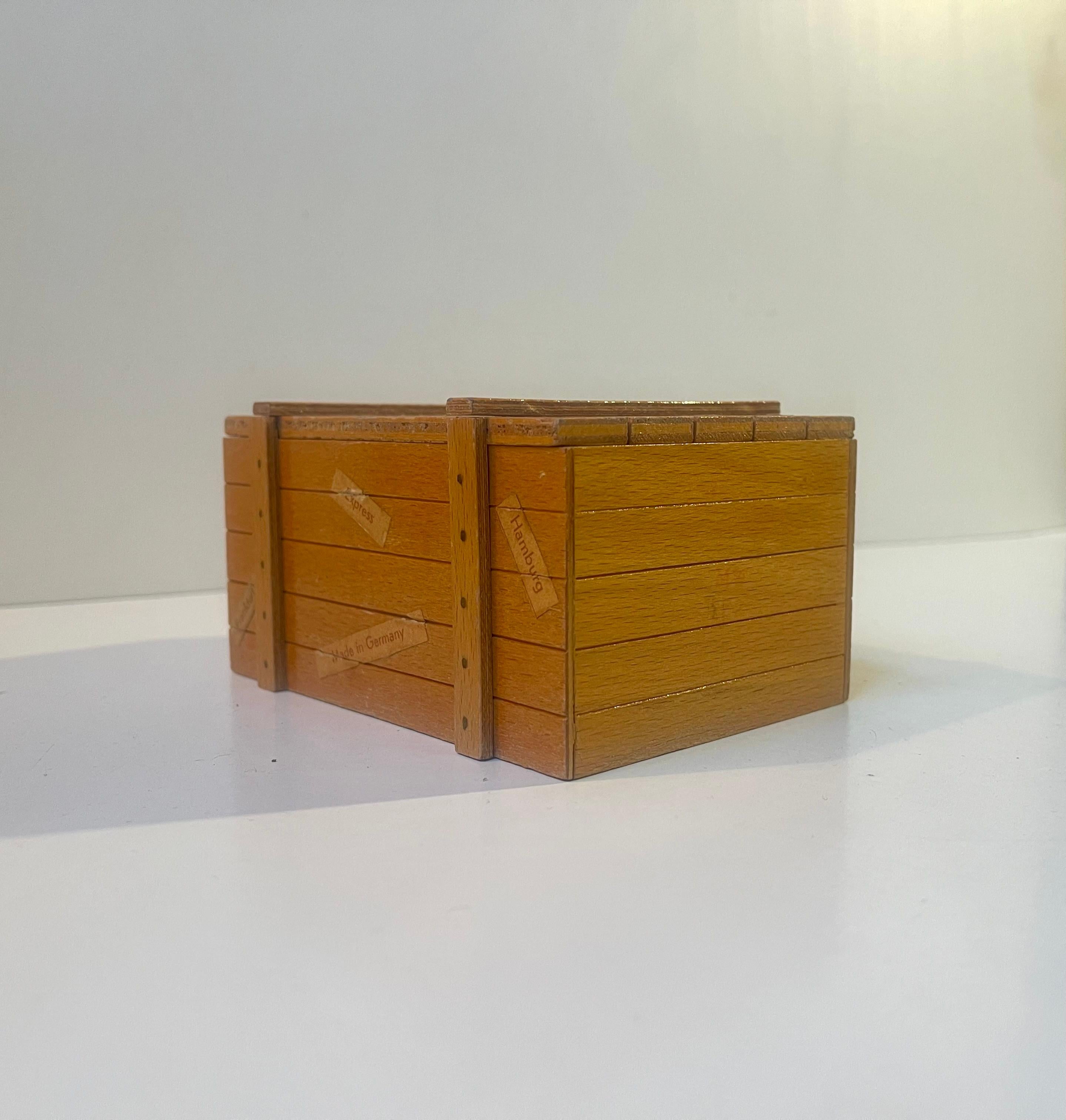 Vintage Wooden German Music Box - Reisekoffer - Strauss: 'Les Roses Du Sud' (Moderne der Mitte des Jahrhunderts) im Angebot