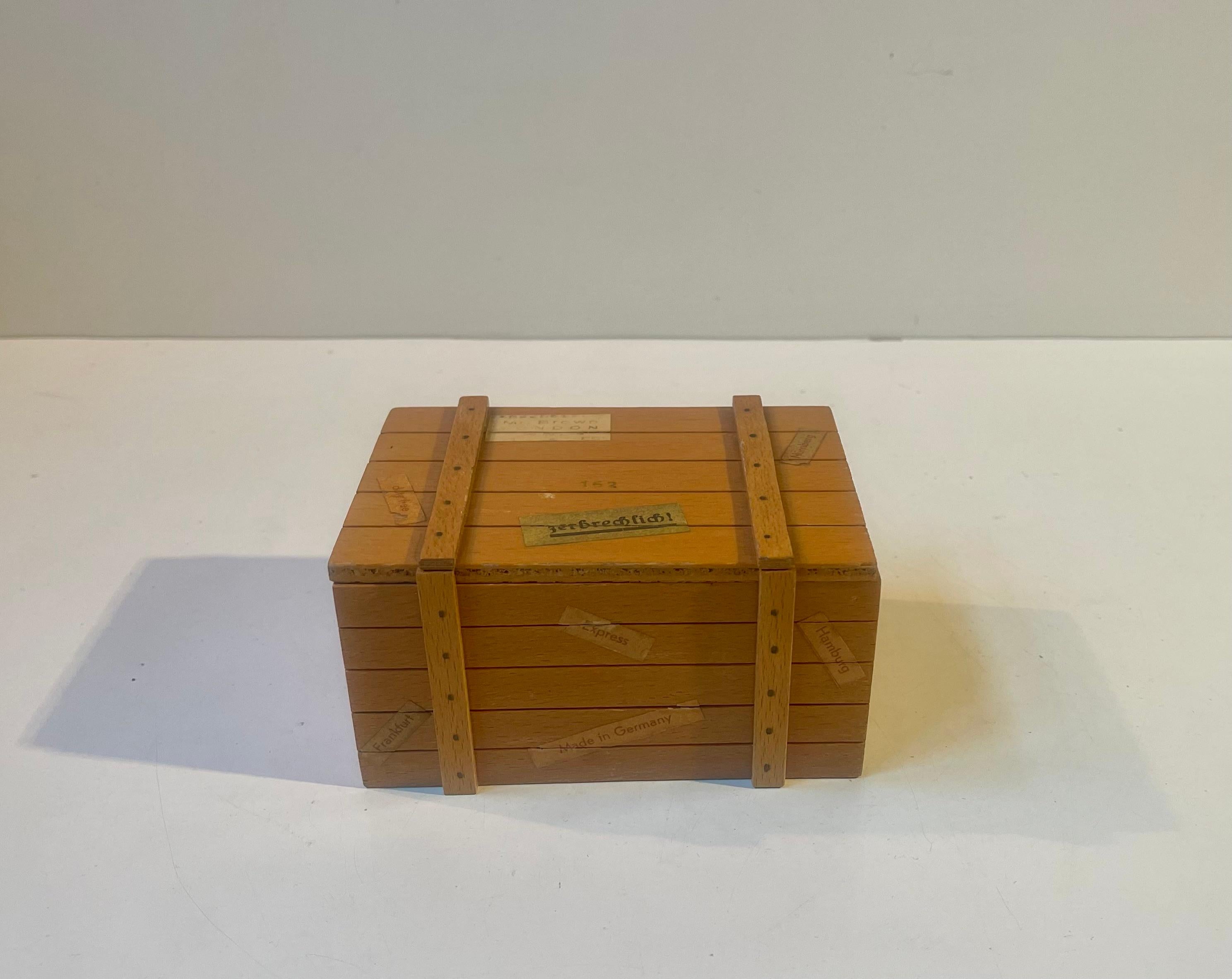 Vintage Wooden German Music Box - Reisekoffer - Strauss: 'Les Roses Du Sud' im Zustand „Gut“ im Angebot in Esbjerg, DK