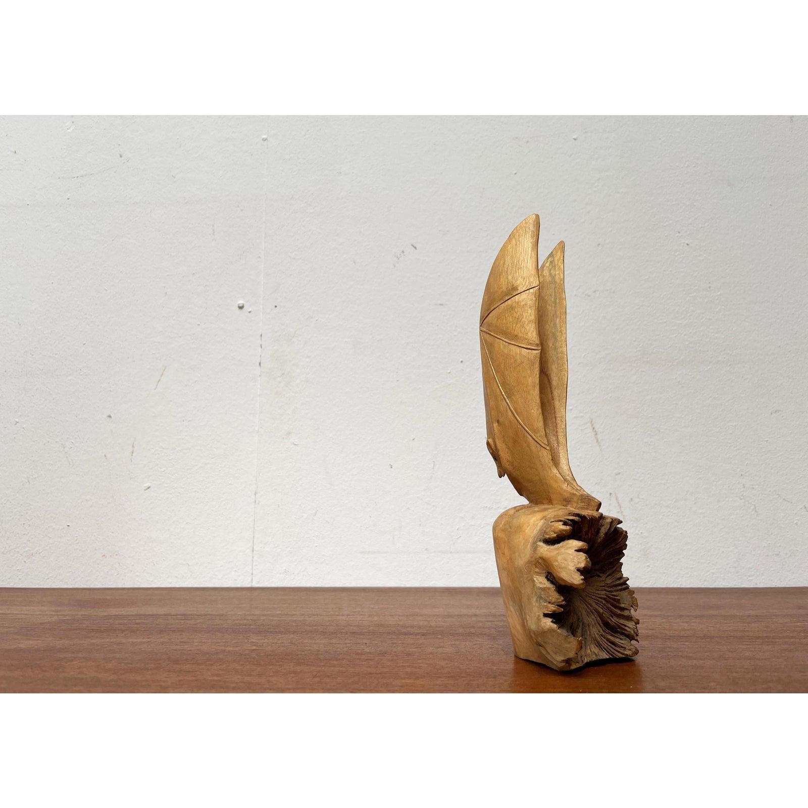 Figurina di pipistrello in legno vintage intagliata a mano, anni '70 In condizioni ottime in vendita a Hamburg, DE