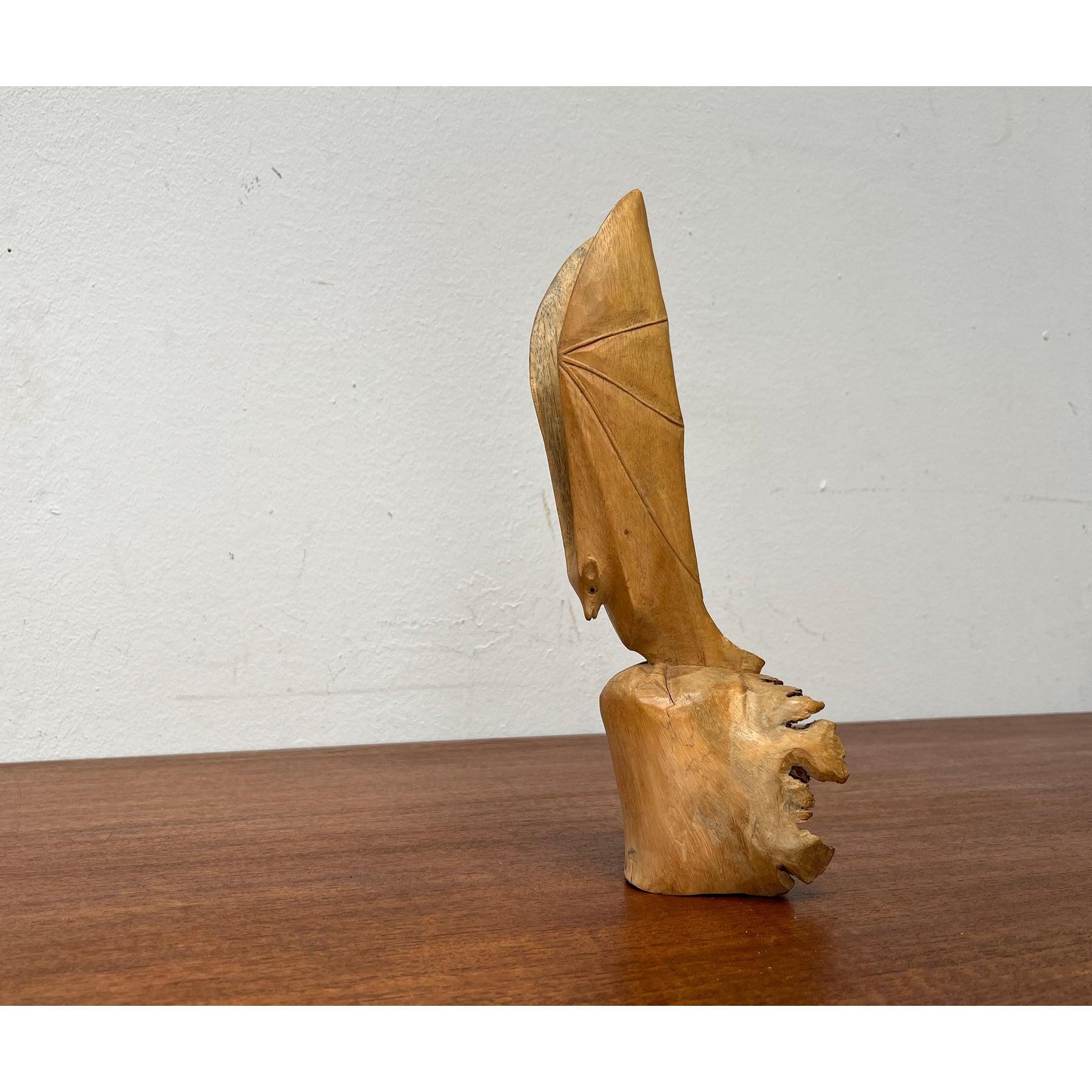 Figurina di pipistrello in legno vintage intagliata a mano, anni '70 in vendita 1