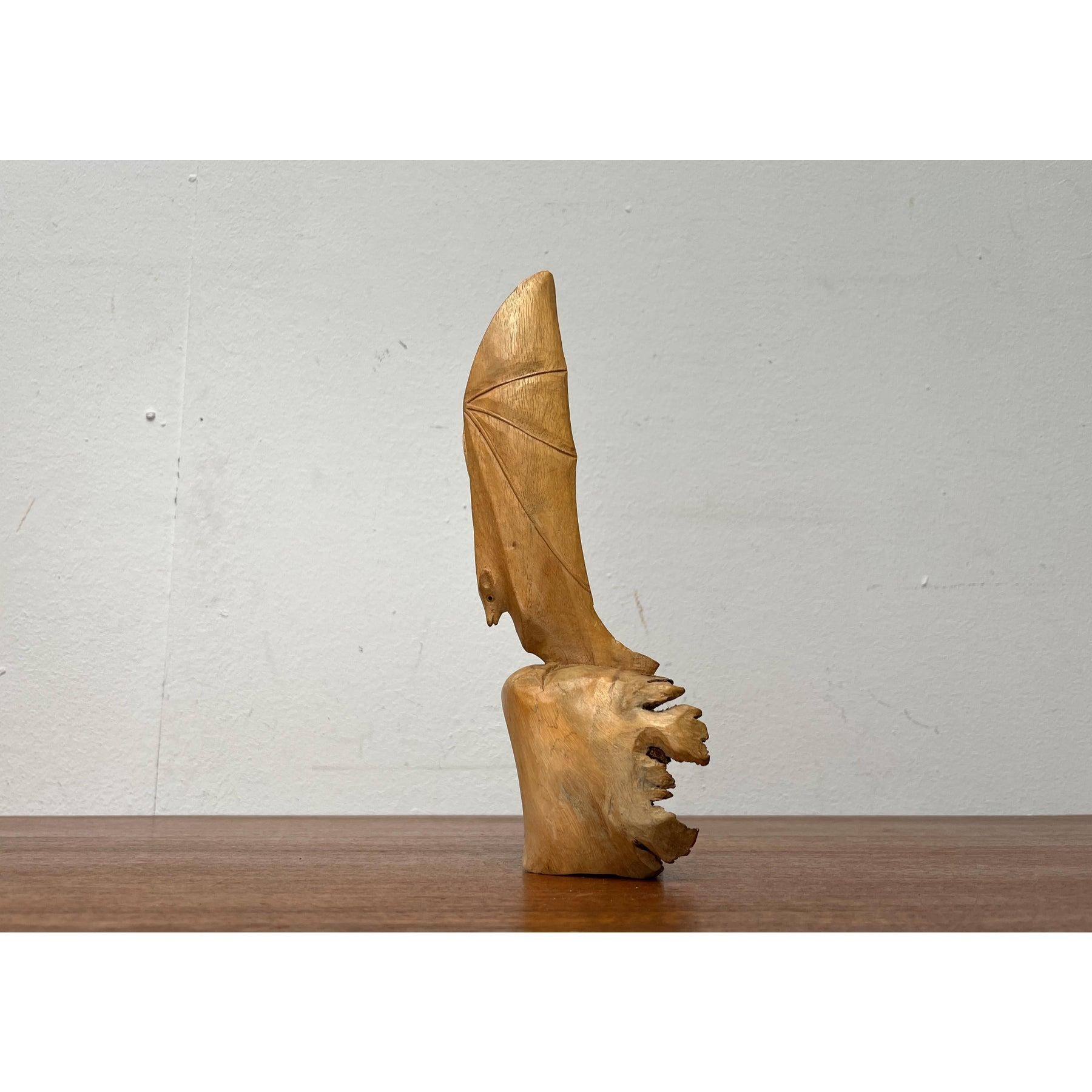 Figurina di pipistrello in legno vintage intagliata a mano, anni '70 in vendita 2