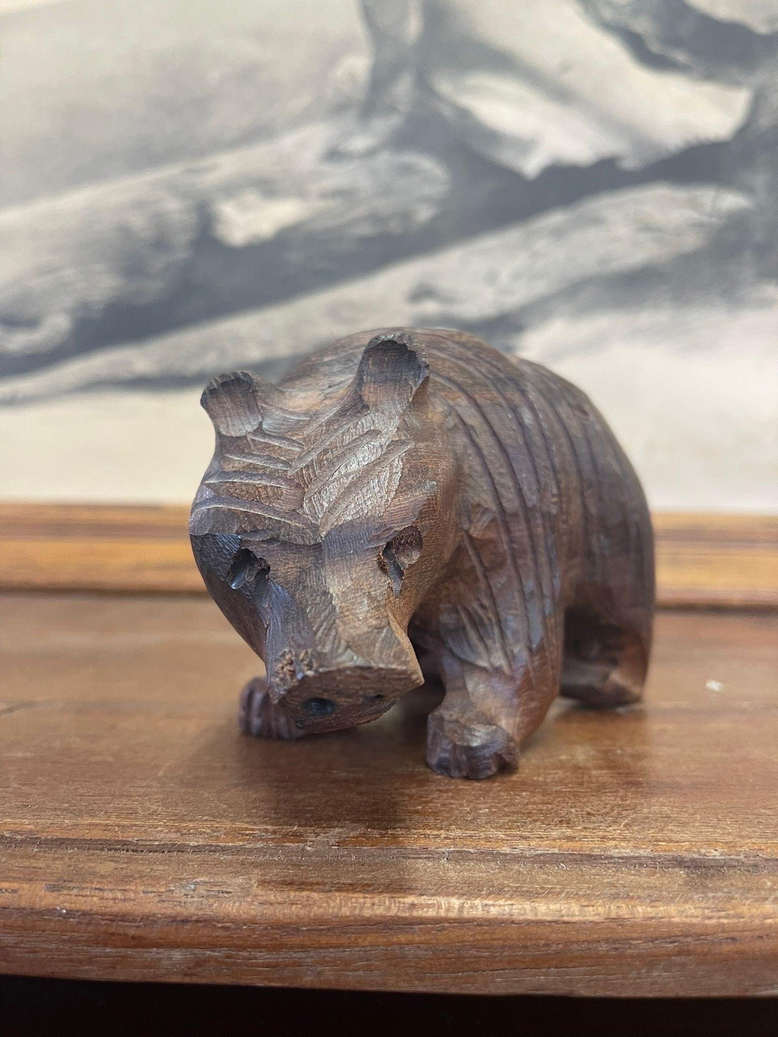 Bois Figurines d'ours vintage en bois sculptées à la main en vente