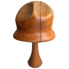 Vieille forme de chapeau en bois