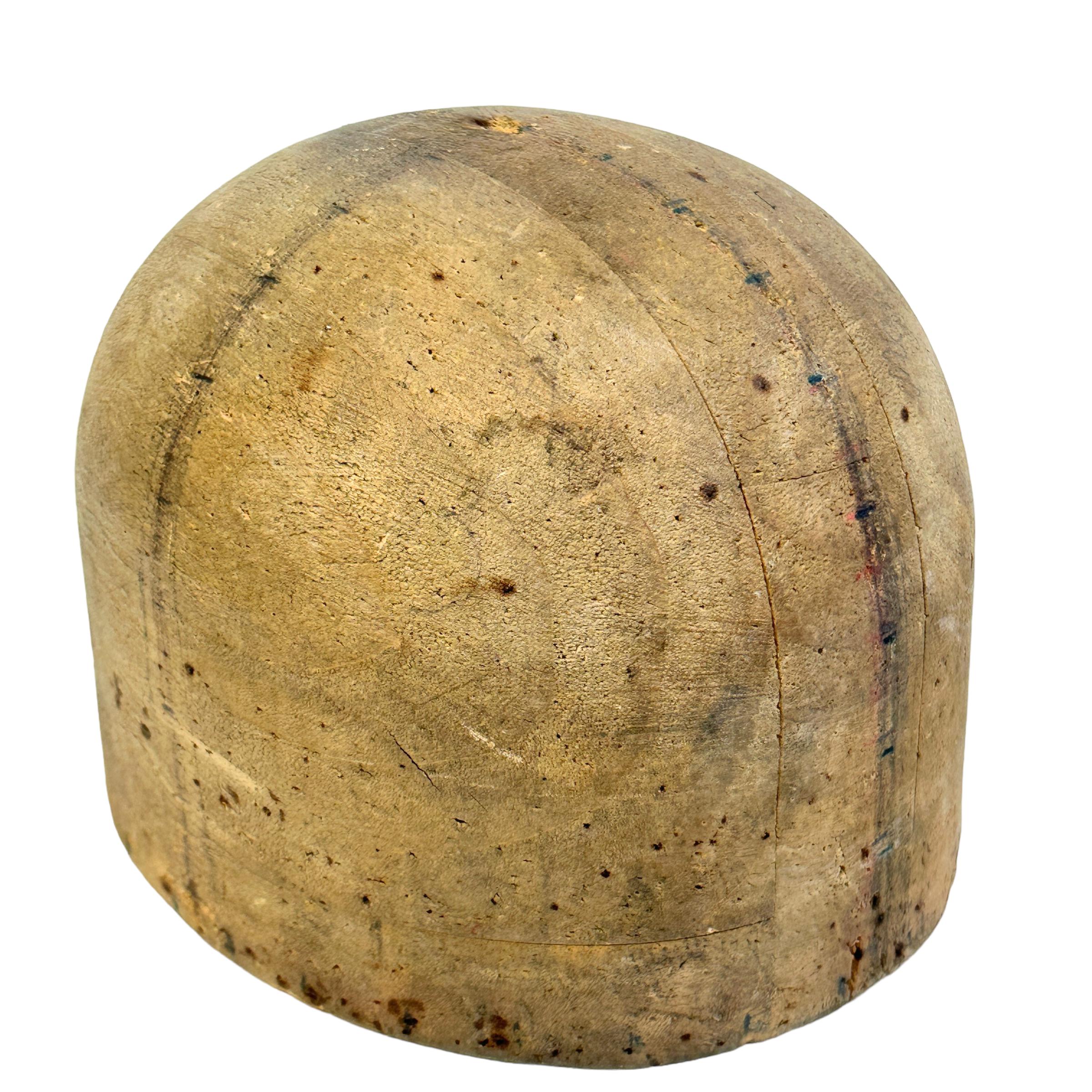 Bois Moule en forme de chapeau en bois vintage, Vienne, Autriche, années 1920 en vente