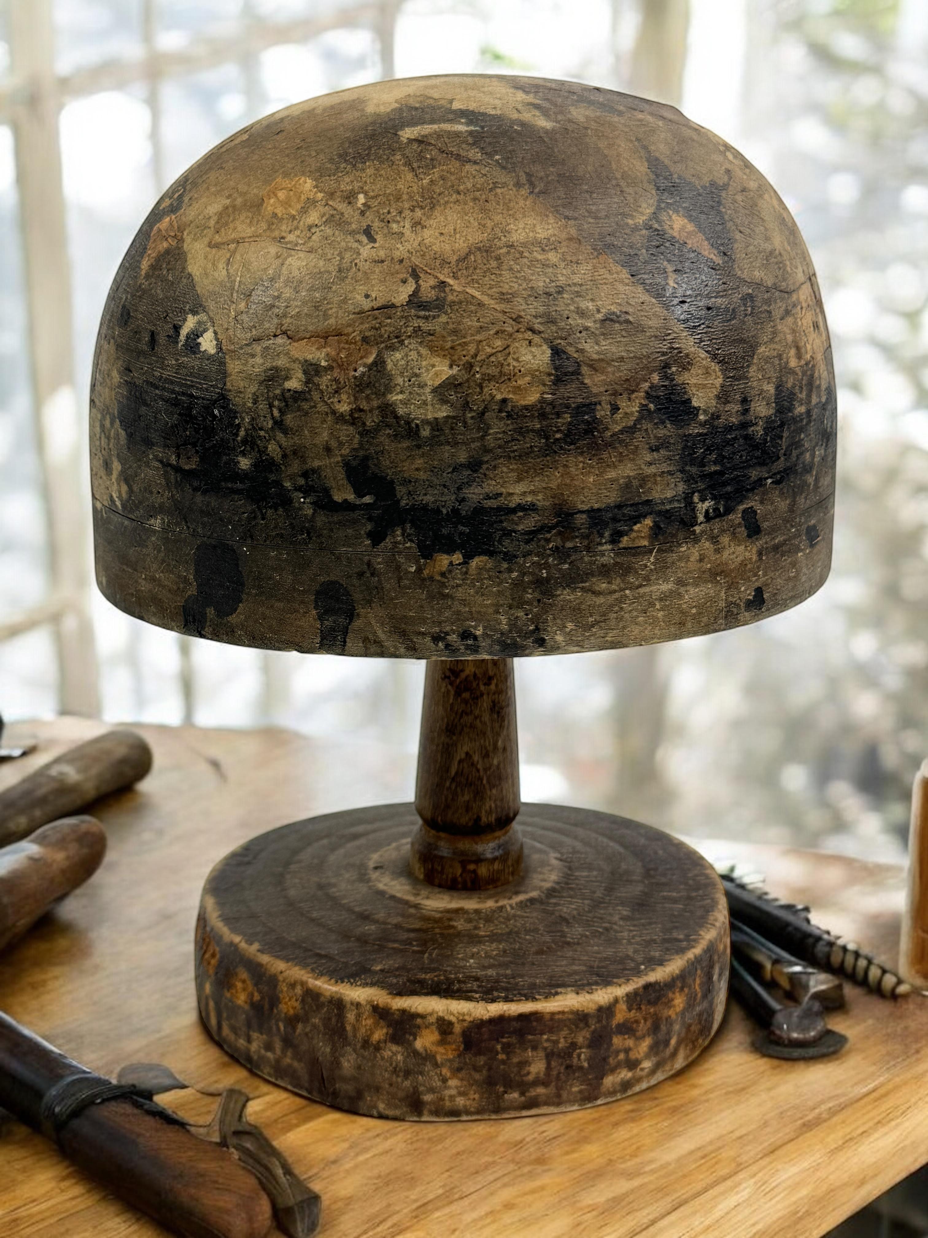Stampo per cappello in legno d'epoca con supporto, strumento per cappellaio, Vienna, Austria, anni '10 del XIX secolo in vendita 3