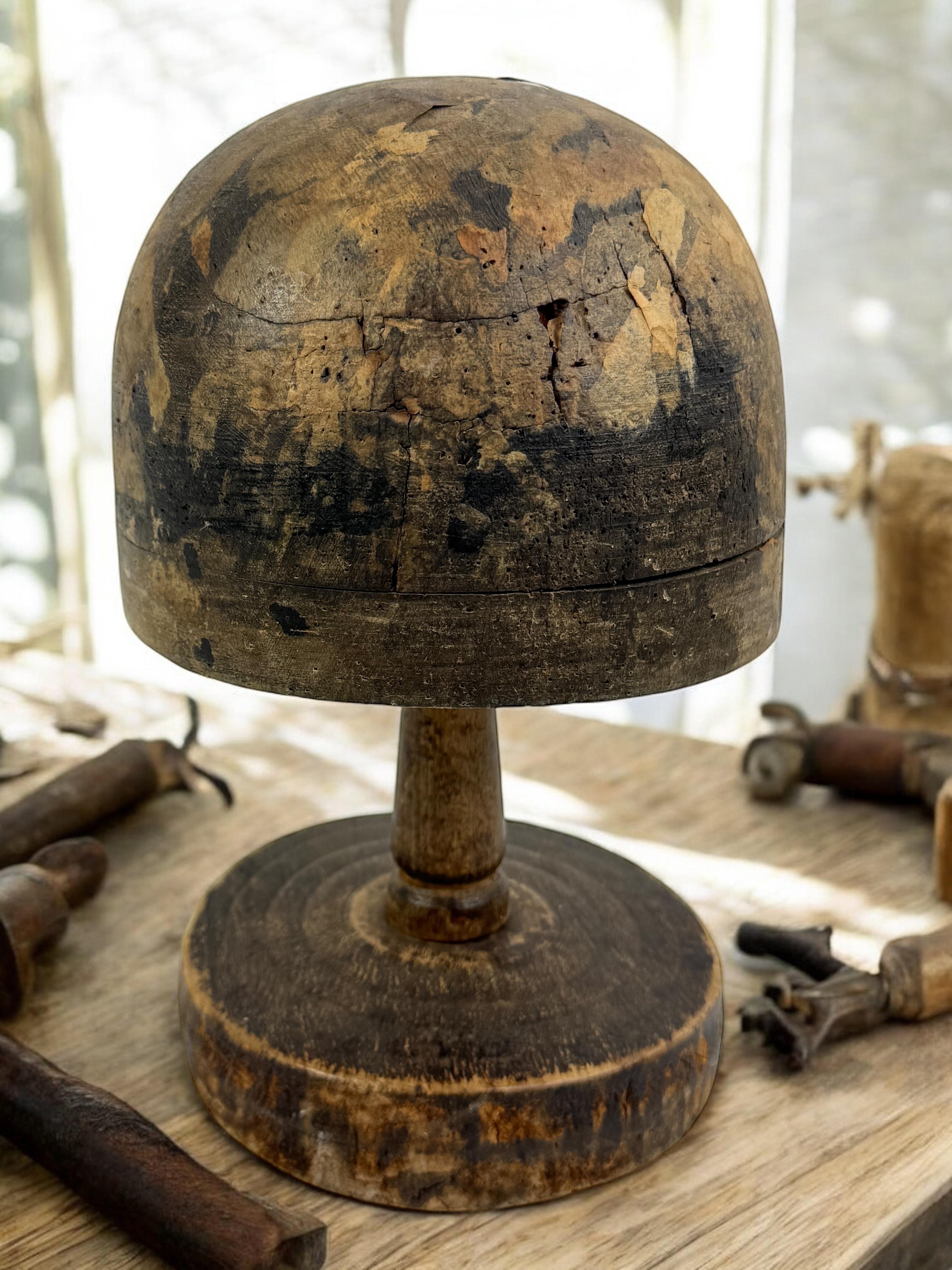 Stampo per cappello in legno d'epoca con supporto, strumento per cappellaio, Vienna, Austria, anni '10 del XIX secolo in vendita 6