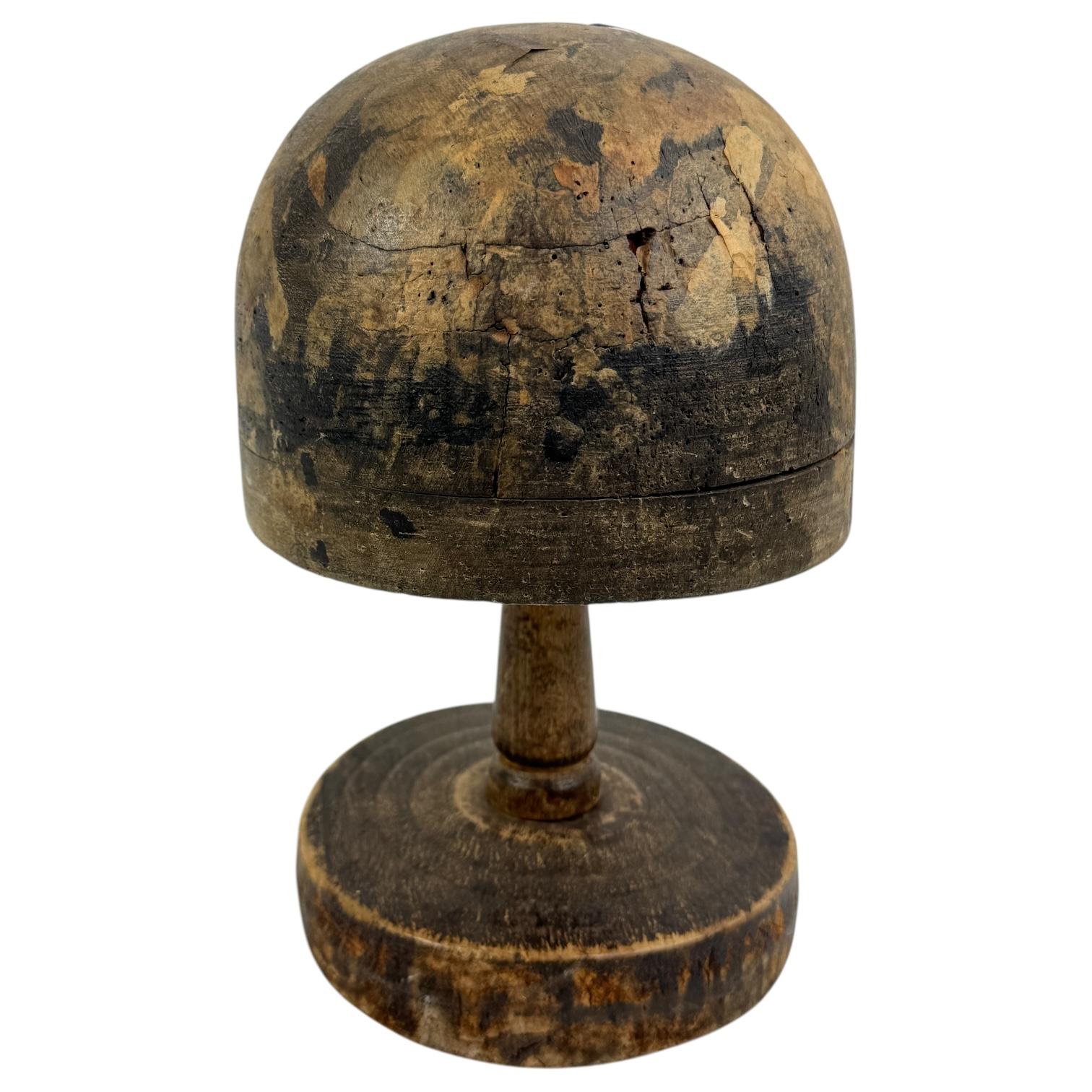 Inizio XX secolo Stampo per cappello in legno d'epoca con supporto, strumento per cappellaio, Vienna, Austria, anni '10 del XIX secolo in vendita