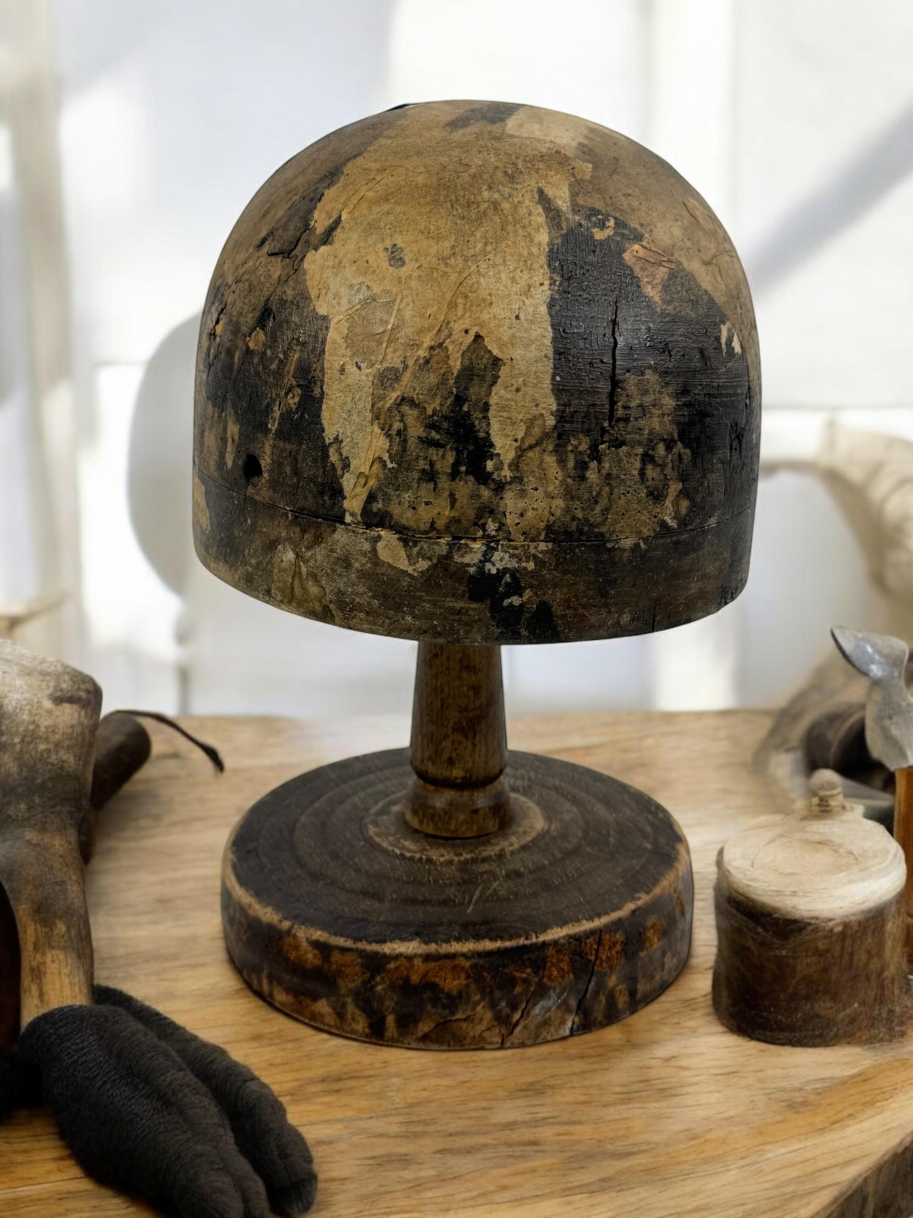 Stampo per cappello in legno d'epoca con supporto, strumento per cappellaio, Vienna, Austria, anni '10 del XIX secolo in vendita 2