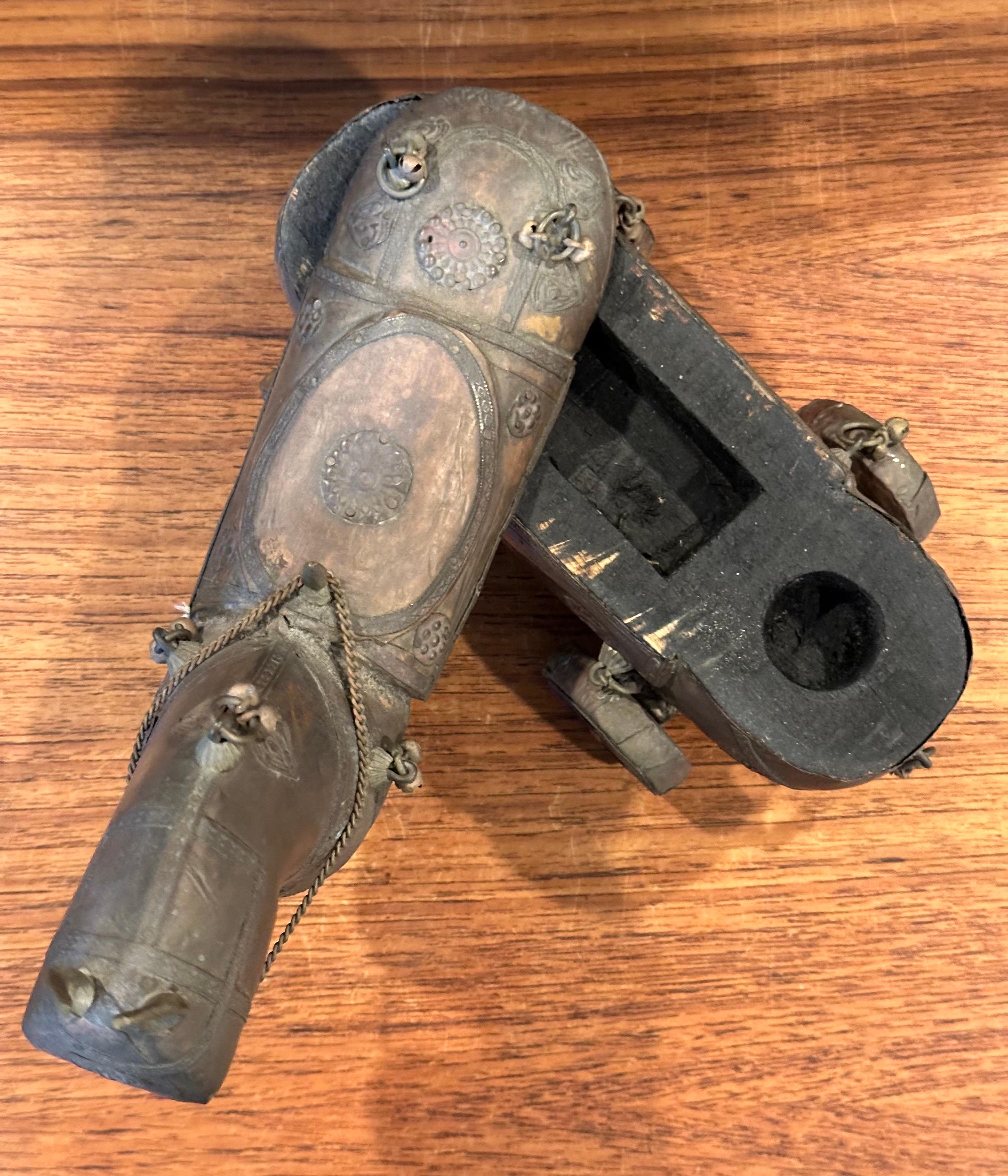 Caballo de juguete indio vintage de madera con ruedas en venta 6