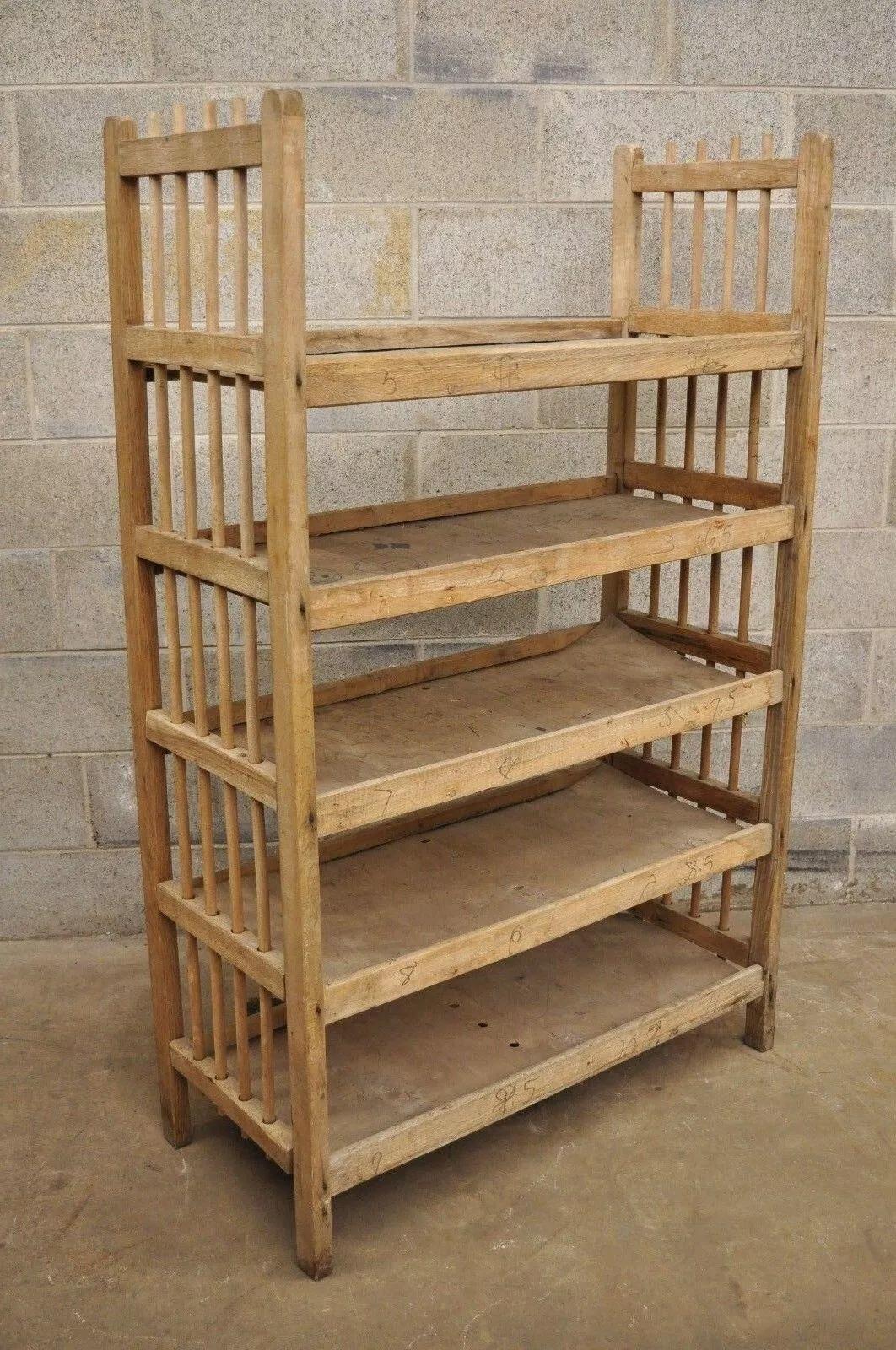 Vintage hölzerne industrielle 5 Regal Schuh Trocknen Rack Steampunk Bücherregal Stand im Angebot 5