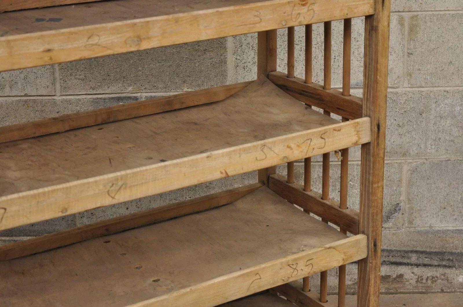 Vintage hölzerne industrielle 5 Regal Schuh Trocknen Rack Steampunk Bücherregal Stand im Angebot 2