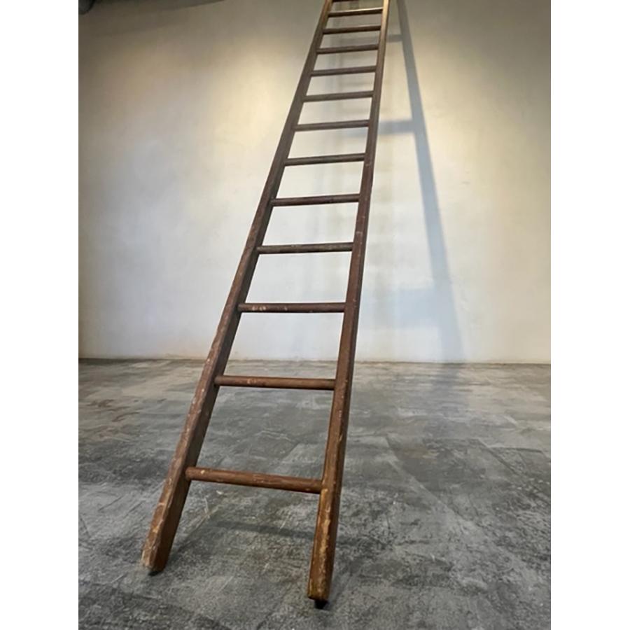 Vintage Wooden Ladder
Dimensions: 106.5”H x 22”W 
Dowel 