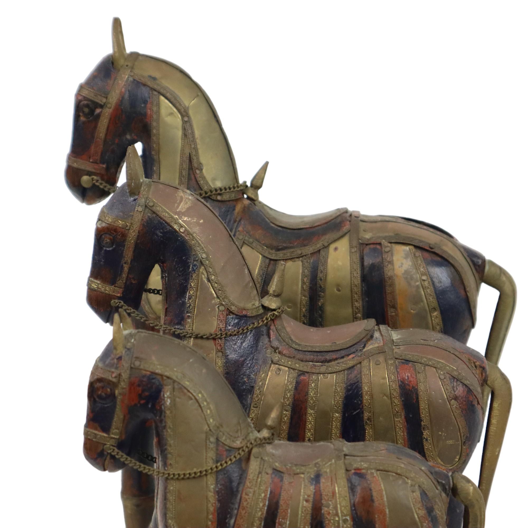 Statues vintage chevaux Marwari en bois, cuivre et laiton en vente 4