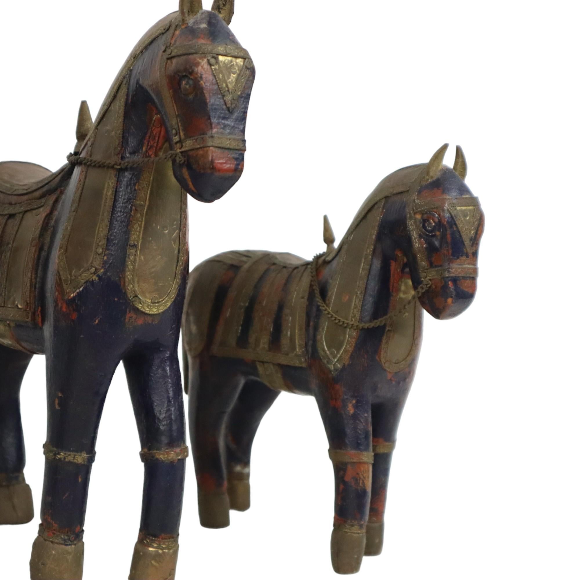 Statues vintage chevaux Marwari en bois, cuivre et laiton Bon état - En vente à Poperinge, BE