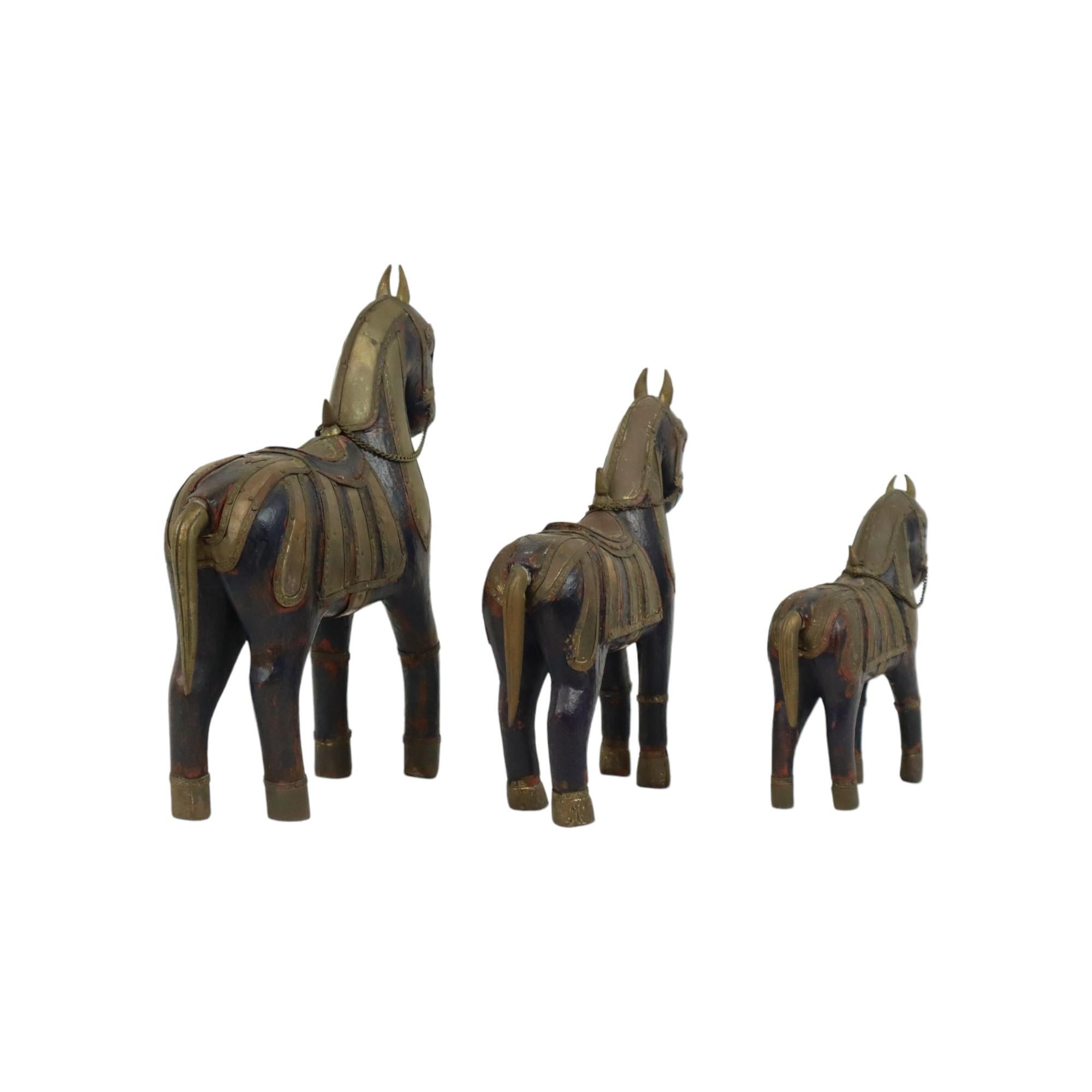 Statues vintage chevaux Marwari en bois, cuivre et laiton en vente 1