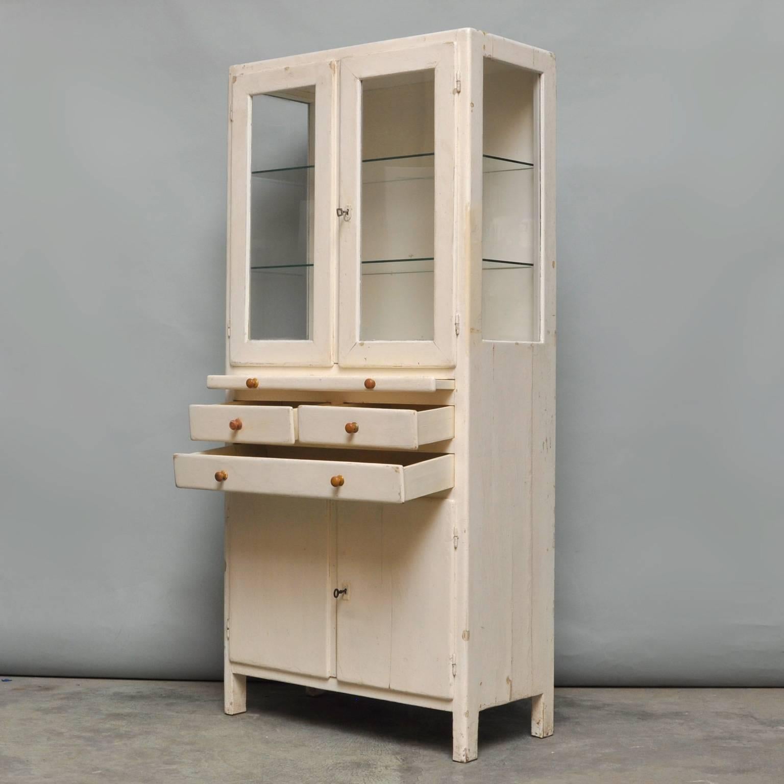 Vintage Wooden Medical Cabinet, 1940s In Fair Condition In Amsterdam, Noord Holland