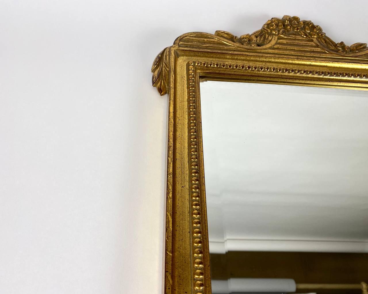 20ième siècle Vintage Wooden Mirror, Belgium Framed Wall Mirror Miroir mural rectangulaire en vente