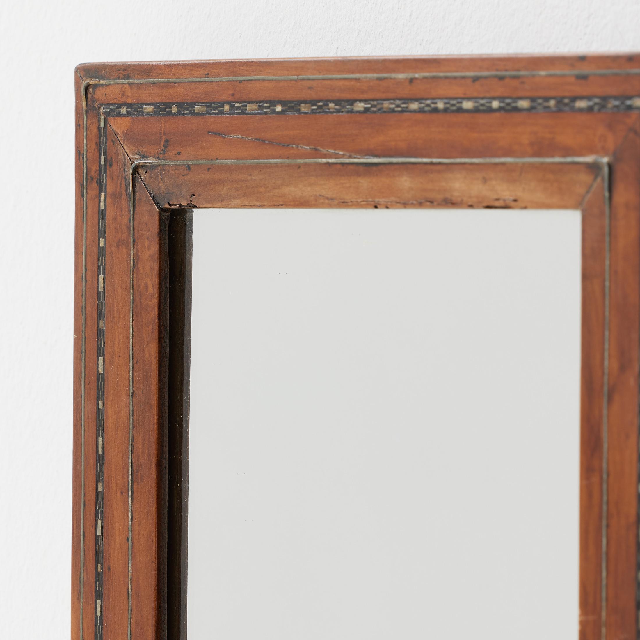 Espagnol Miroir vintage en bois avec cadre incrusté, Espagne circa 1950 - Patine d'origine en vente