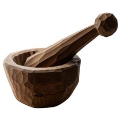 Mortaio vintage in legno intagliato a mano di forma brutalista, anni '70