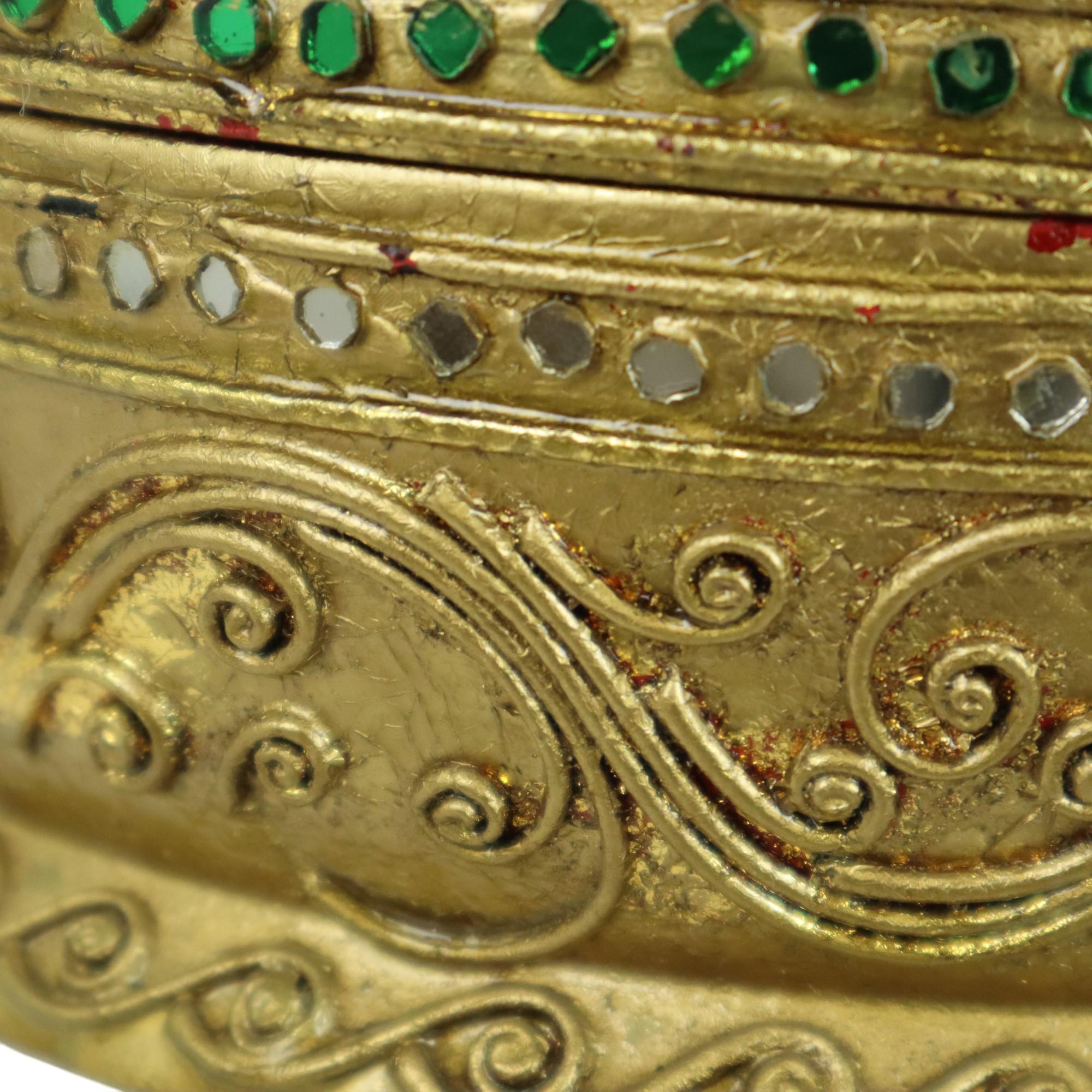 Ciotola per offerte in legno d'epoca dorata a foglia d'oro Burma 49 cm in vendita 6