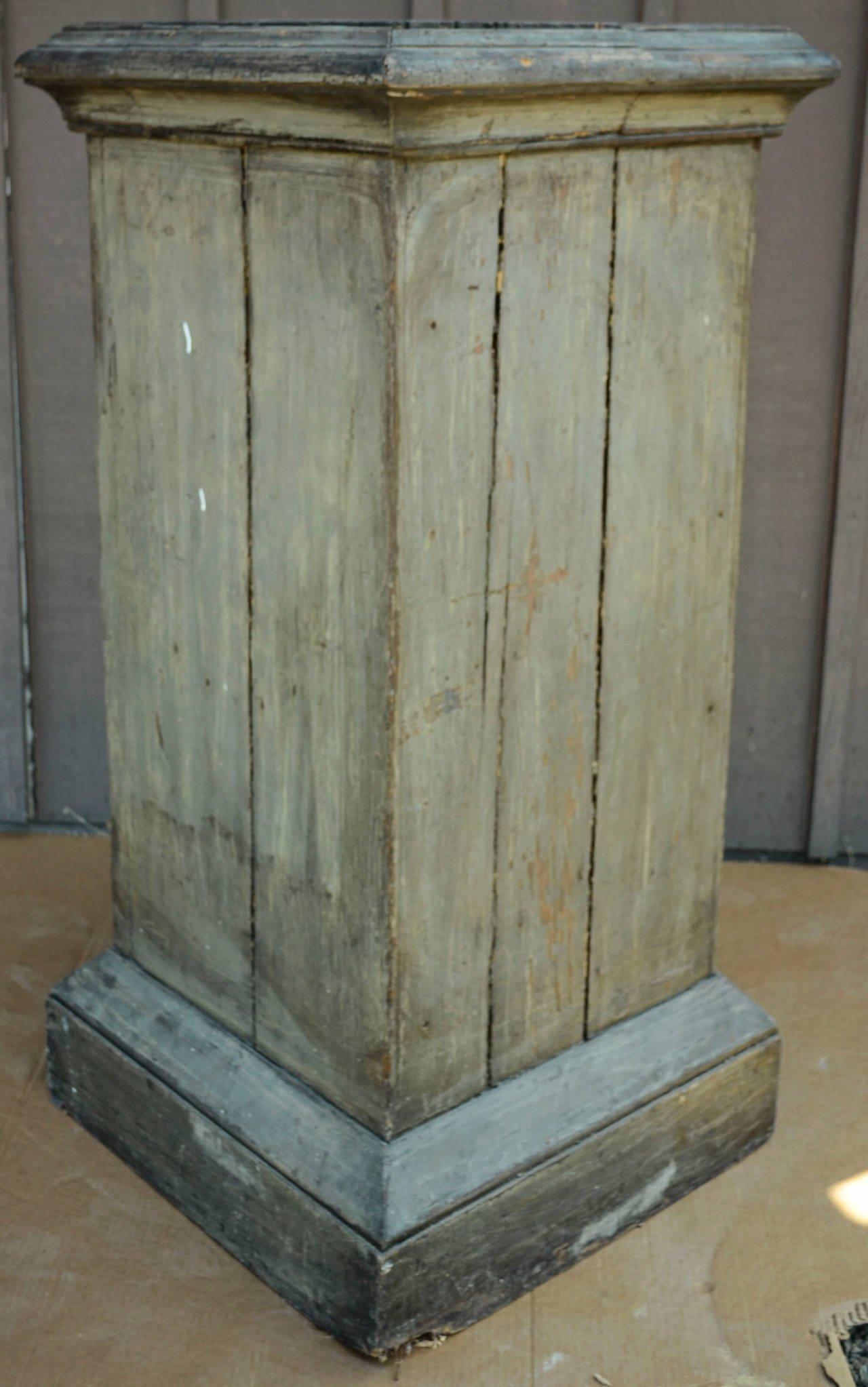 20ième siècle Piédestal vintage en bois (gris ardoise) en vente
