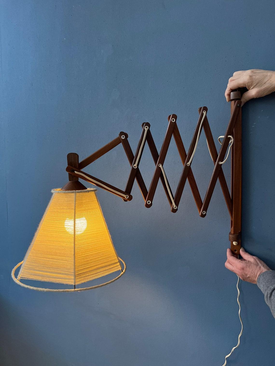 Vintage Wooden Scissor Wall Lamp with Rope Shade, 1970s In Excellent Condition For Sale In ROTTERDAM, ZH