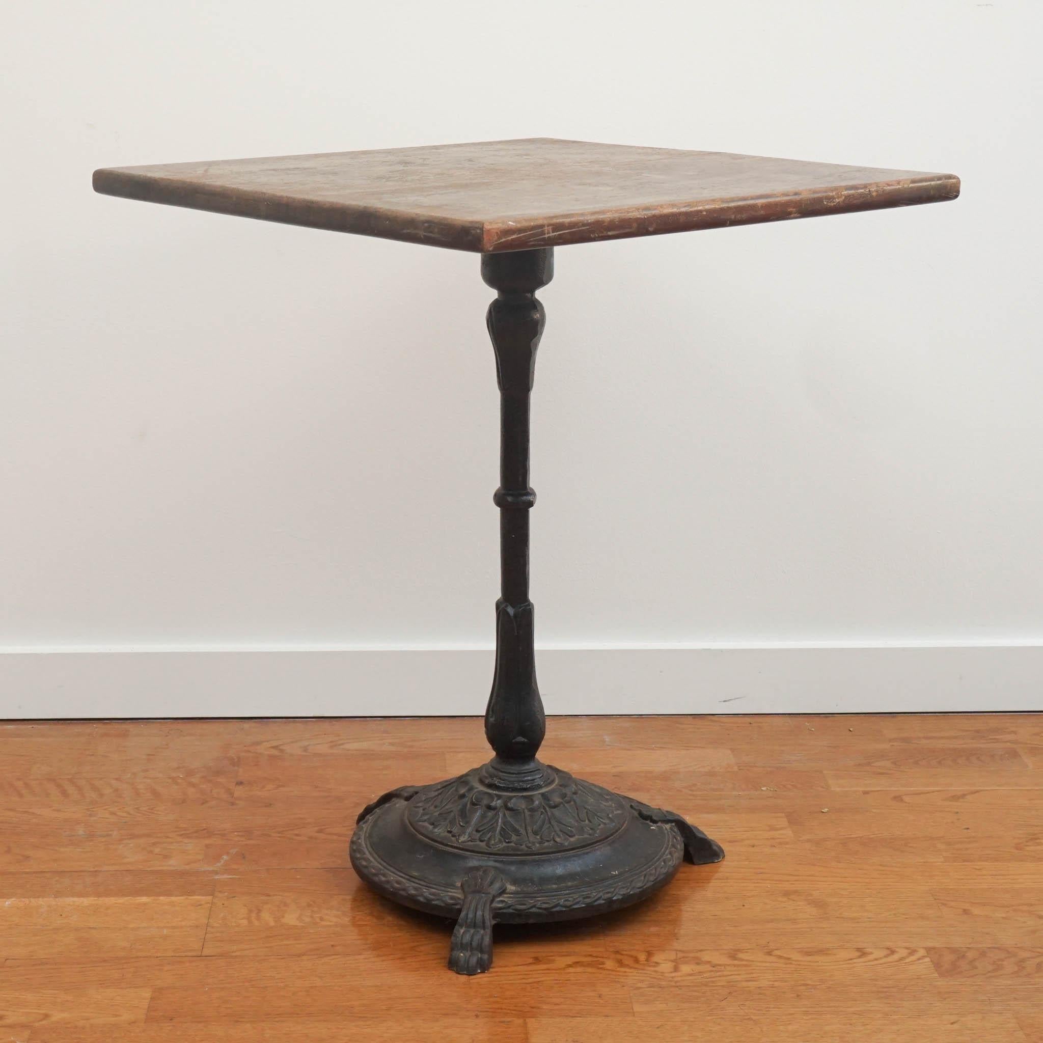 Table d'appoint vintage en bois avec base en fer en vente 1