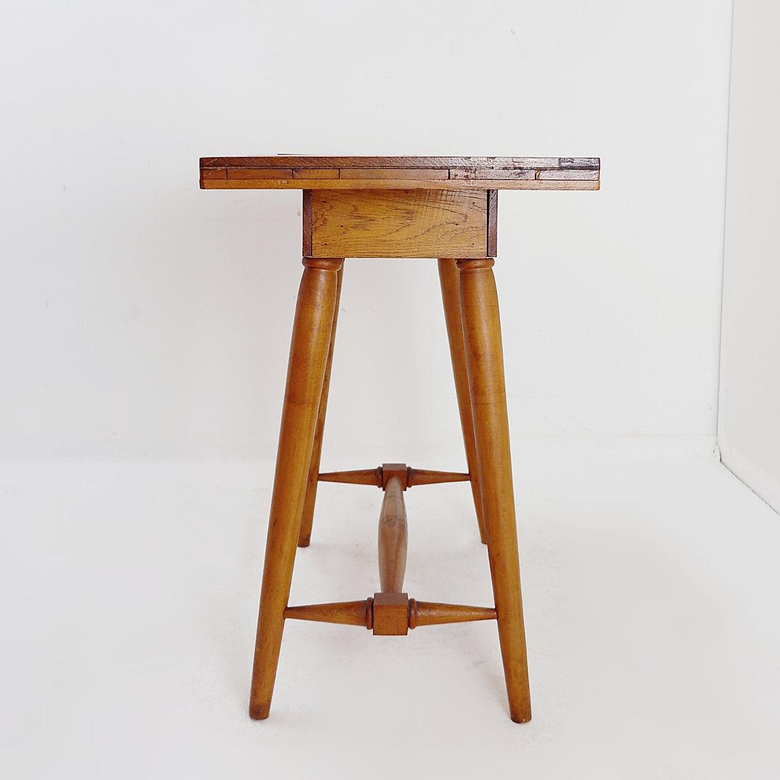 Vintage Wooden side table with terracotta tile top - 1960s
Side table - Vintage - Mid Century
Measures : 60x41,5cm H:64cm 
Materials : Wood - Terracotta tile
Wear consistent with age and use.
Minor Losses : A cracked terracotta tile