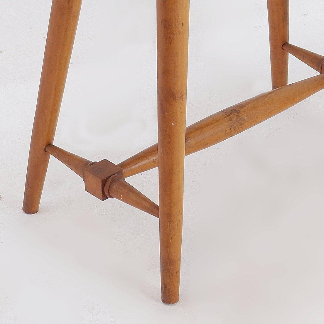 Vintage Wooden side table with terracotta tile top - 1960s For Sale 4