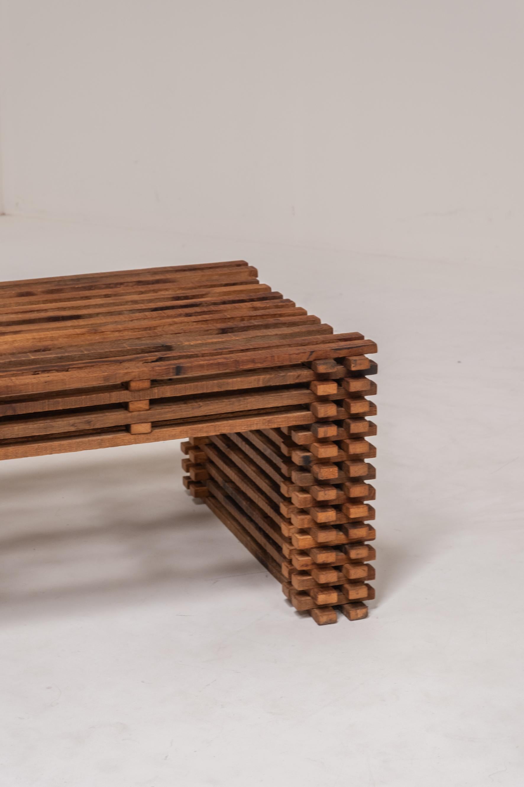 Francese Tavolino da caffè a doghe in legno vintage - Design scultoreo, stile anni '70 in vendita