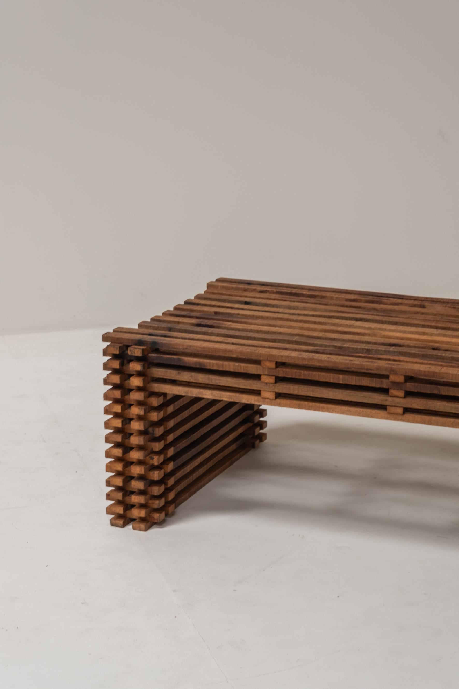 Tavolino da caffè a doghe in legno vintage - Design scultoreo, stile anni '70 In condizioni buone in vendita a Boom, Vlaams Gewest