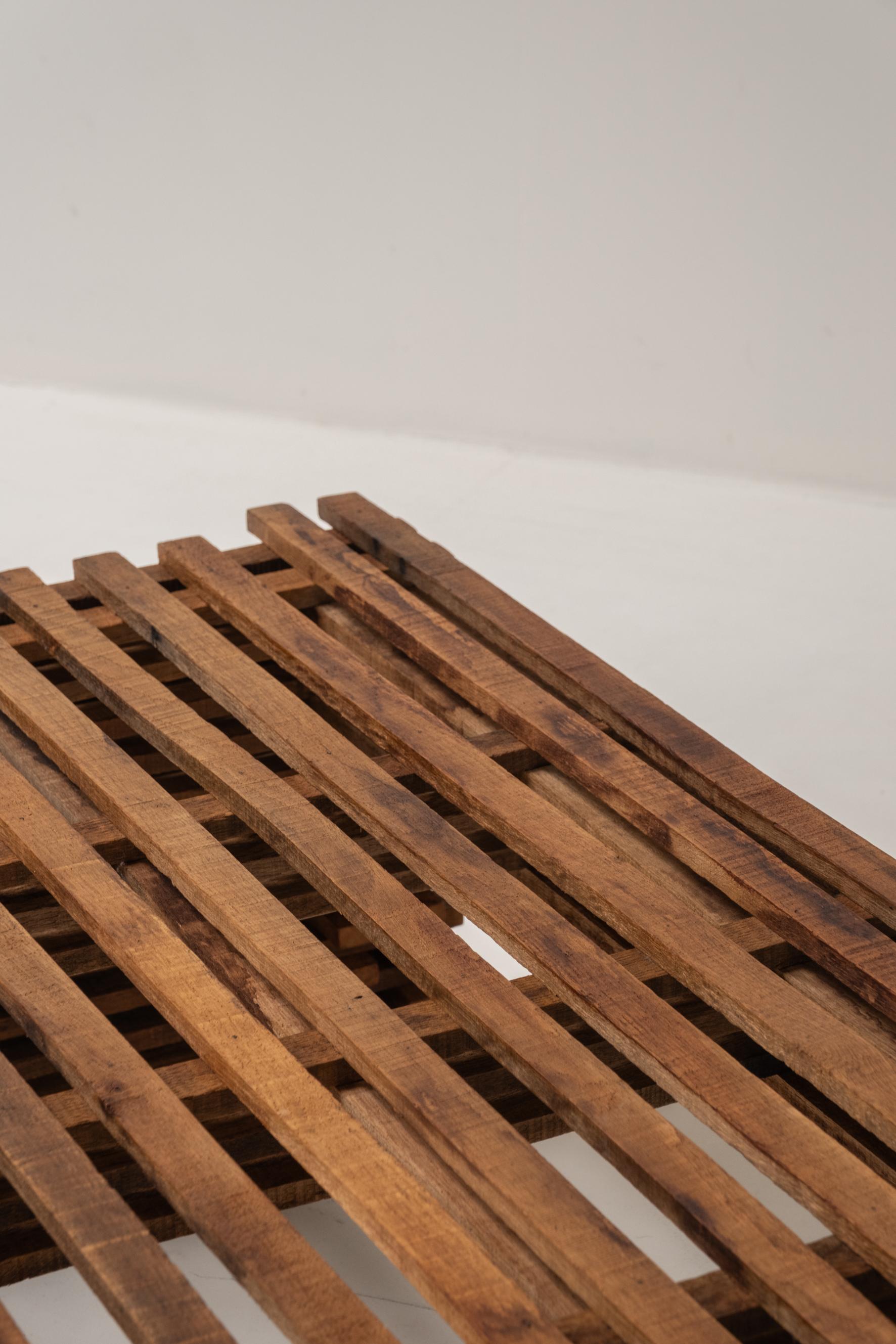 Tavolino da caffè a doghe in legno vintage - Design scultoreo, stile anni '70 in vendita 2