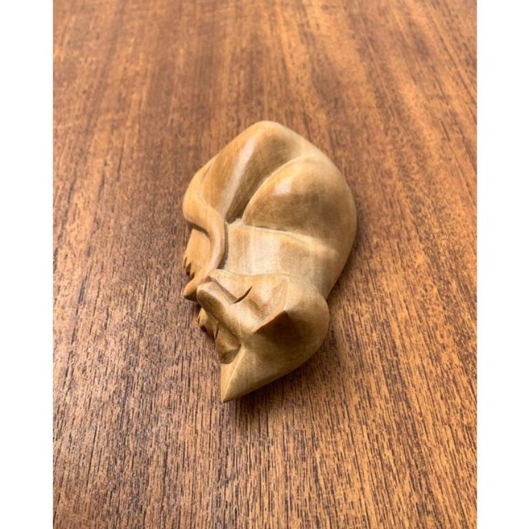 20ième siècle Figurine de lune en bois endormie, 1970 en vente
