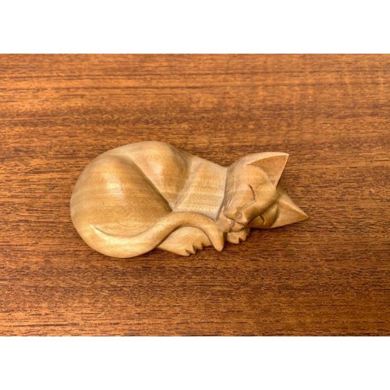 Figurine de lune en bois endormie, 1970 en vente 1