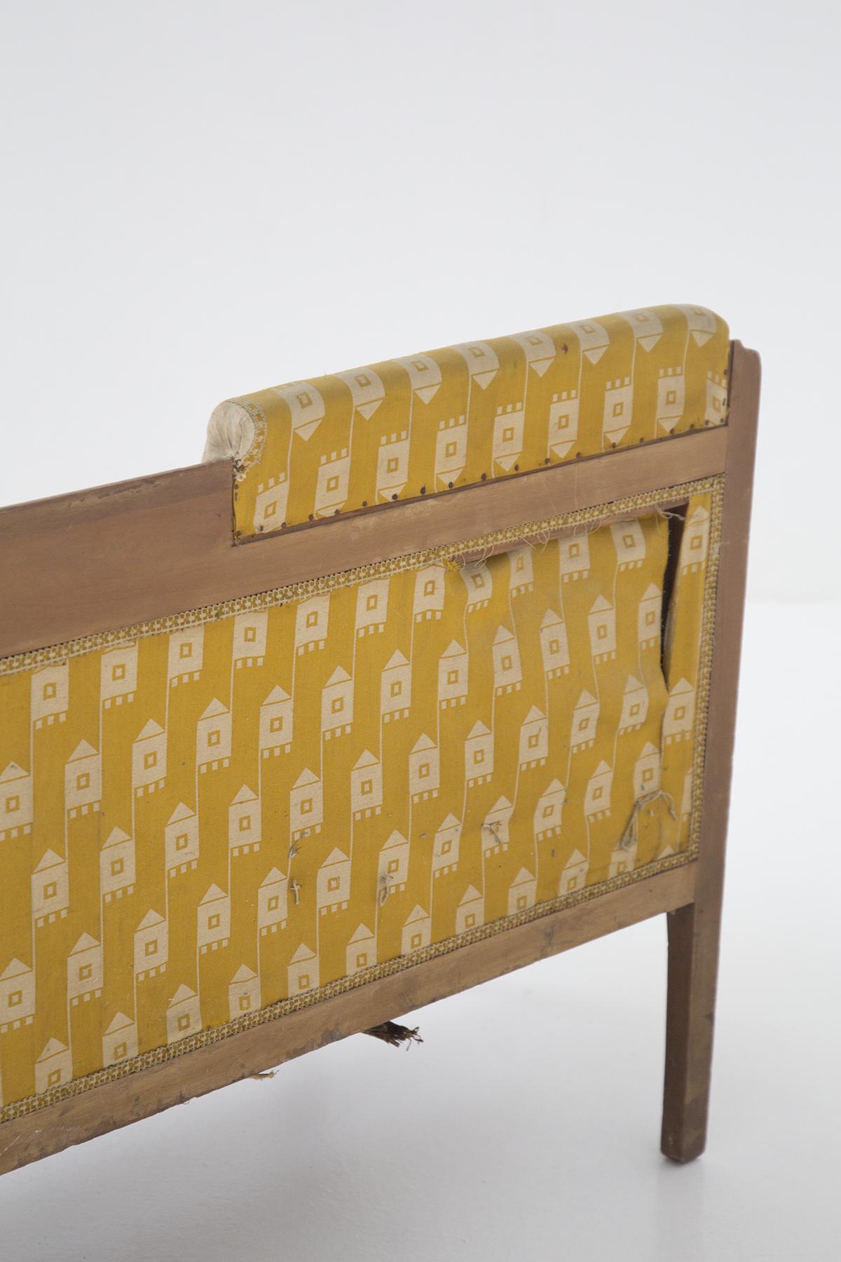 Vintage-Sofa aus Holz mit Stoff und Messing im Angebot 1