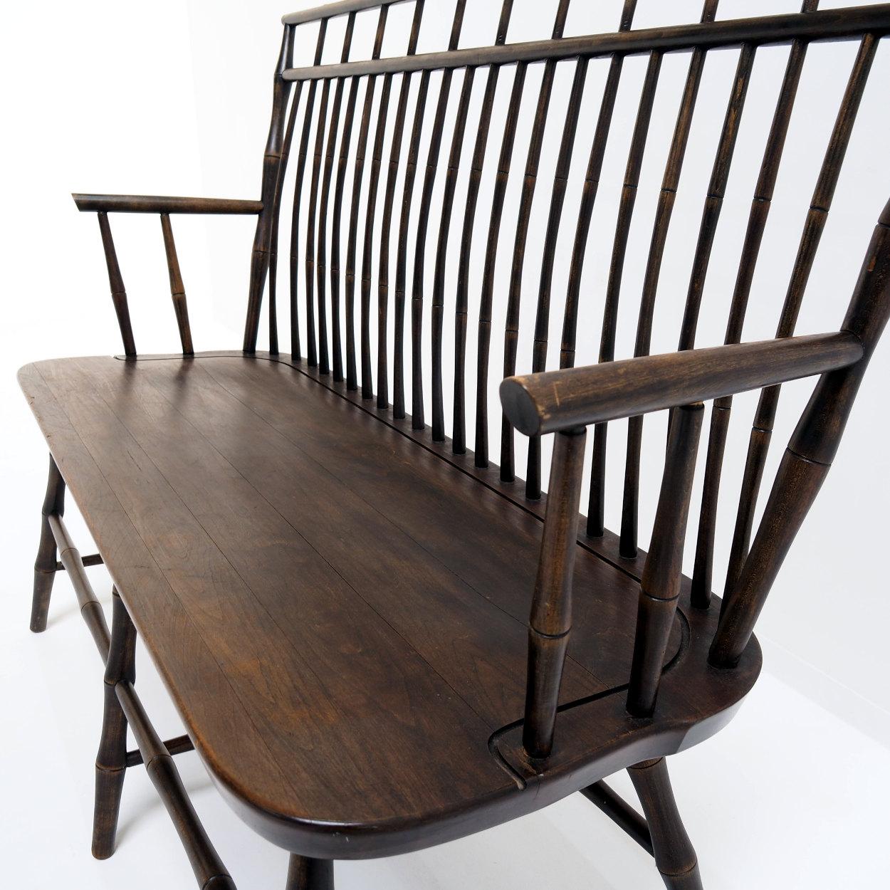 Vintage Wooden Spindle Back Settee in Faux Bamboo In Good Condition For Sale In Beerse, VAN