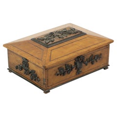 Vintage-Dekobox aus Holz mit Wurzelholz-Hazelnussholz-Dekoration