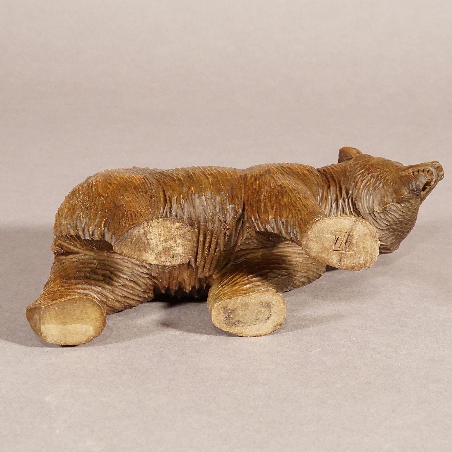 Vintage Wooden Strolling Bear Hand Carved in Brienz, circa 1930s 1