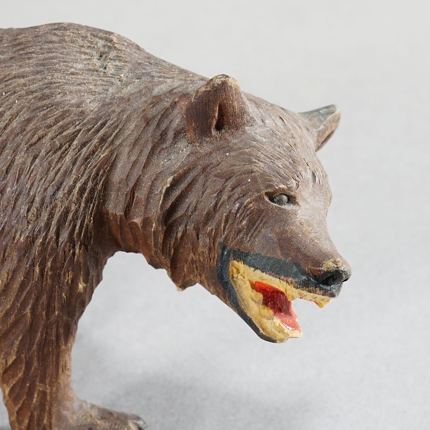 Ancien ours en bois en promenade sculpté à la main à Brienz vers 1950 Bon état - En vente à Berghuelen, DE