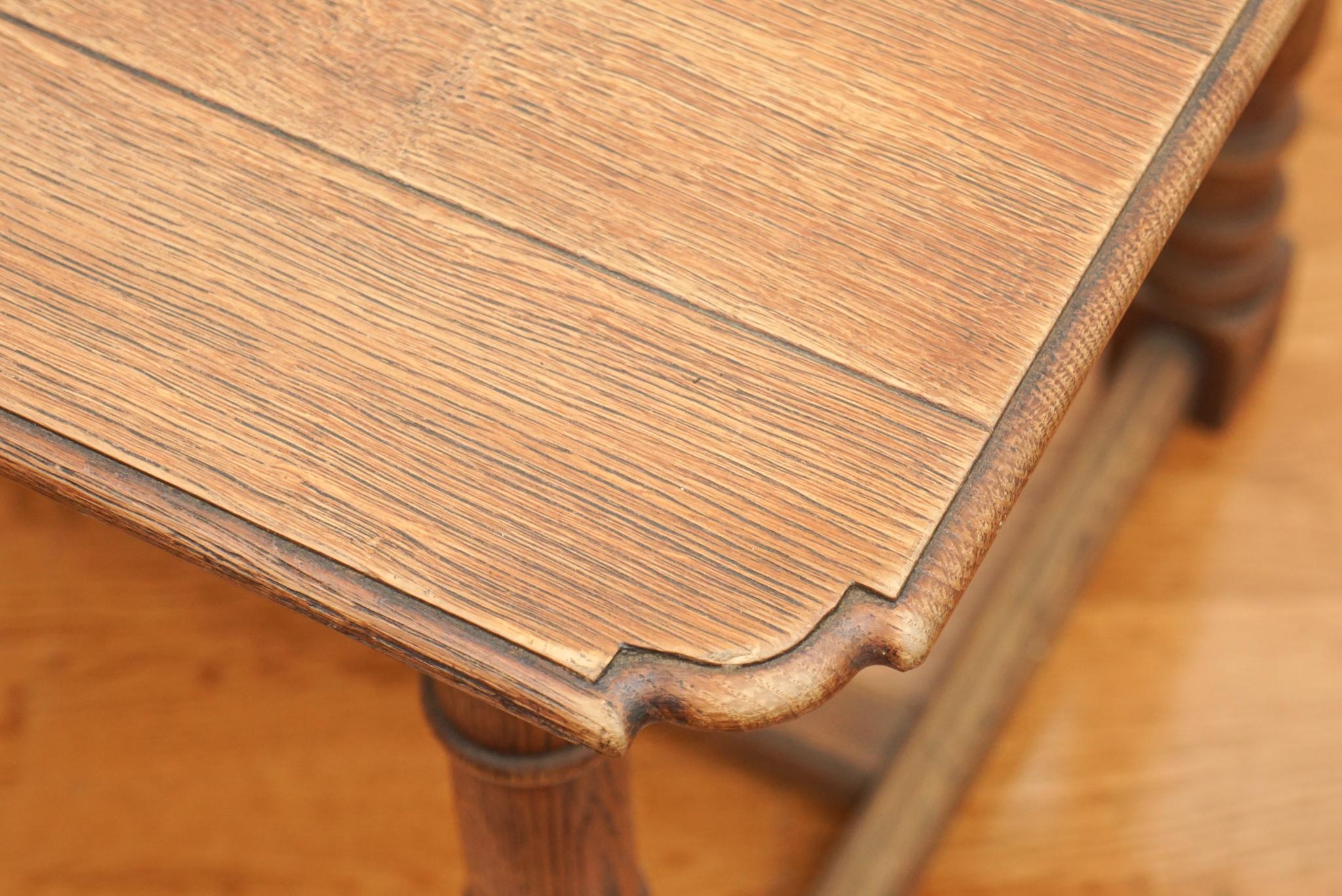 Vintage-Holztisch  (Maschinell gefertigt) im Angebot