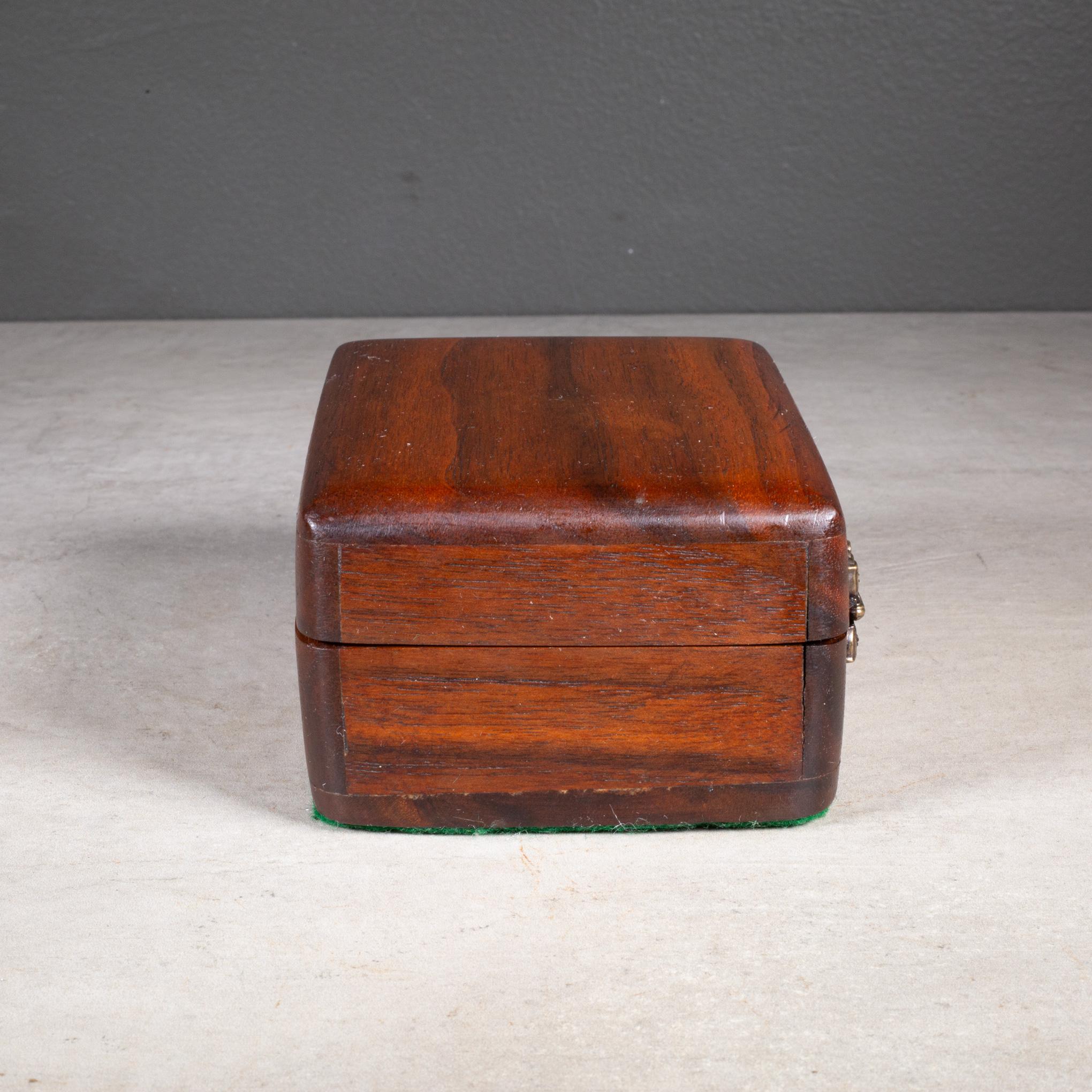 Caja de baratijas vintage de madera siglo XX en venta