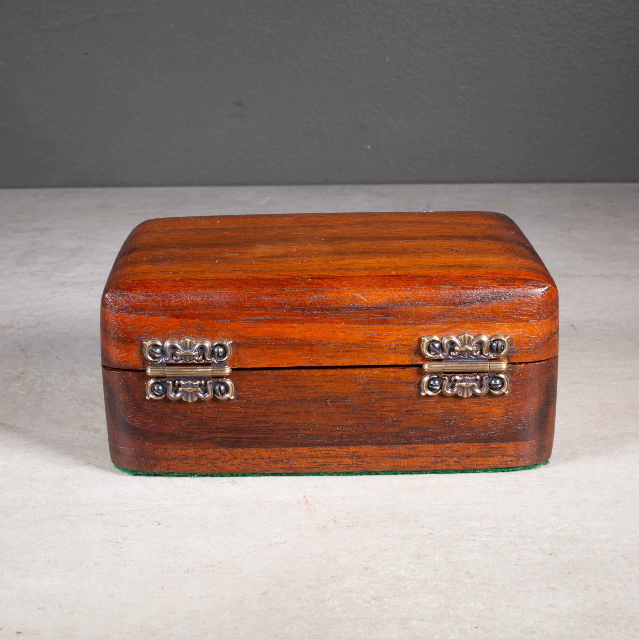 Caja de baratijas vintage de madera en venta 1
