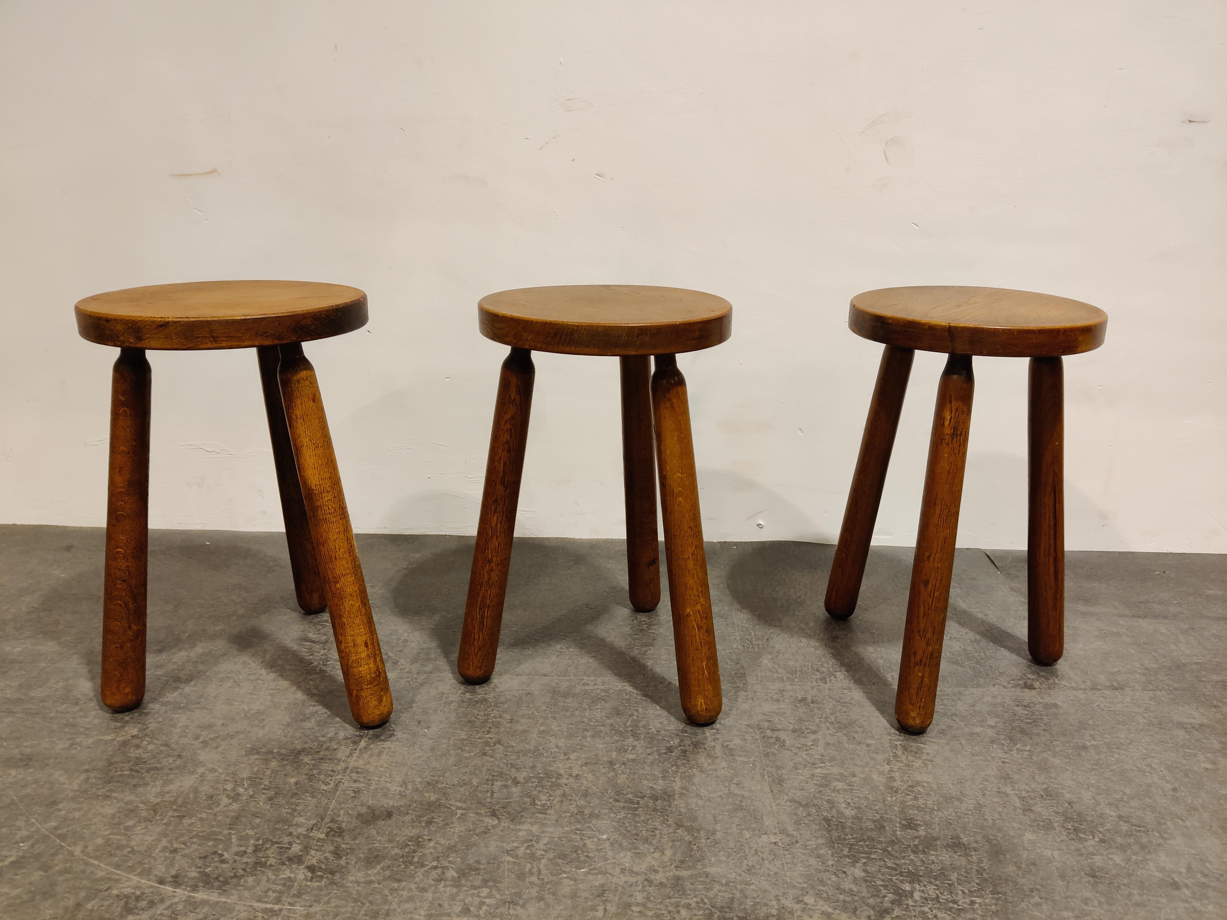 Elegant tripod wooden stools, set of 3

Made in Belgium

Dimensions:
Height: 48cm/18.89