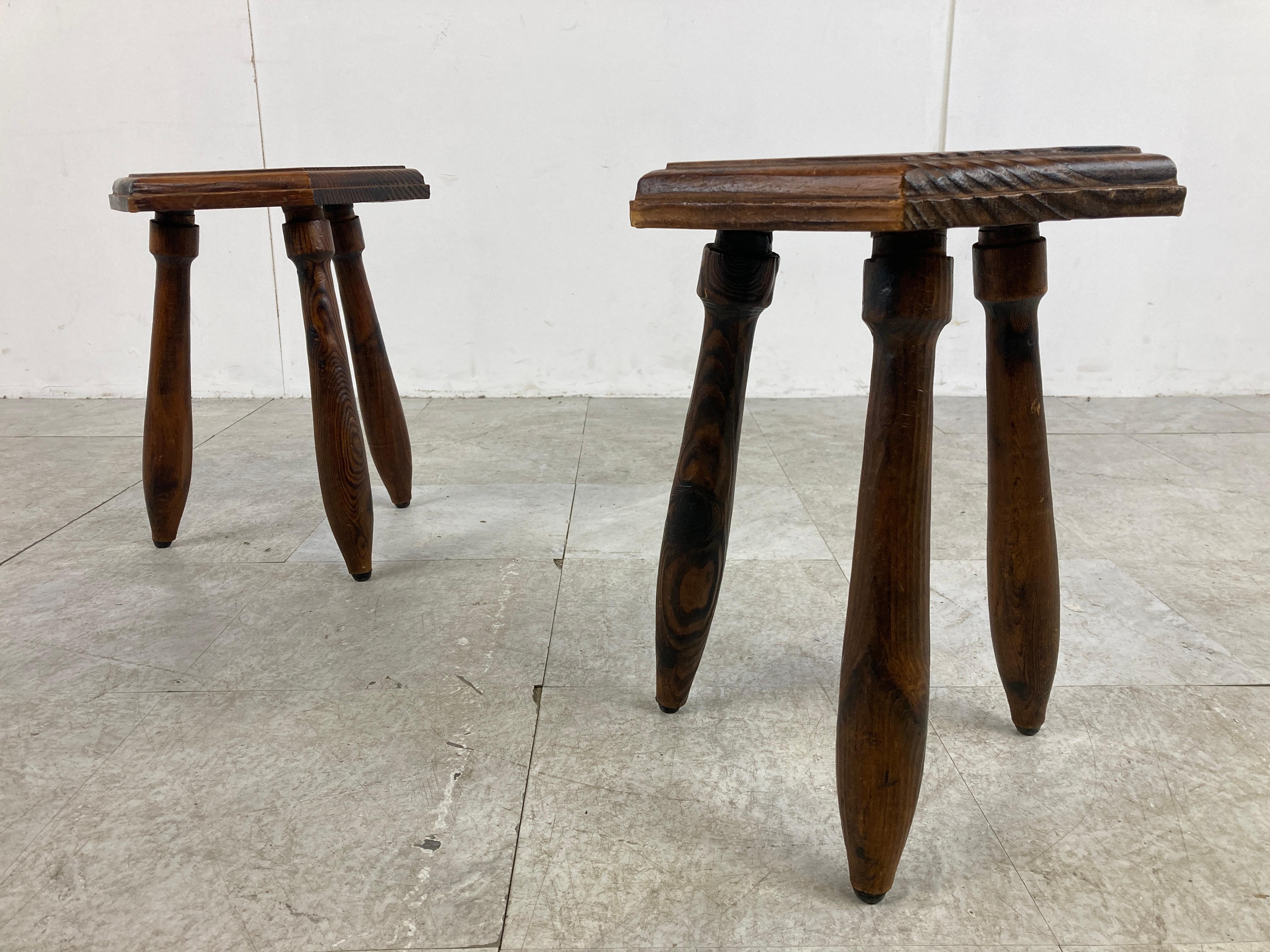 Primitive handmade tripod base farm stools, set of 4

Timeless, decorative pieces

1950s - France

they can also be sold as two pairs.

Good condition

Dimensions:
height: 42cm/16.53